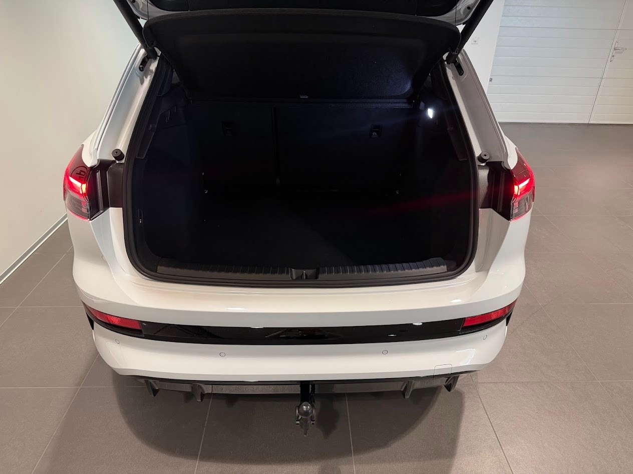 AUDI Q4 e-tron SUV quattro performance Attraction-image-12