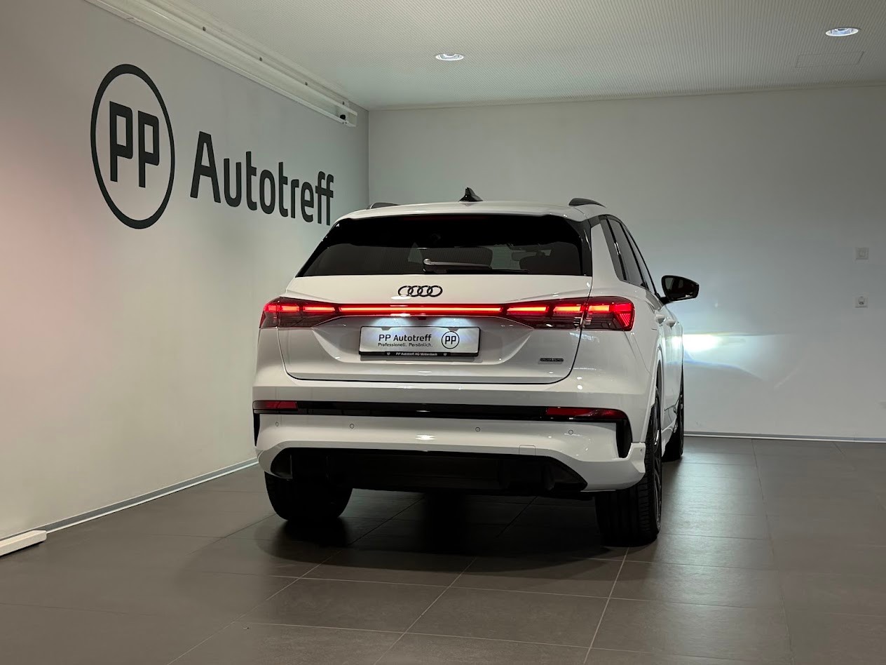 AUDI Q4 e-tron SUV quattro performance Attraction-image-13
