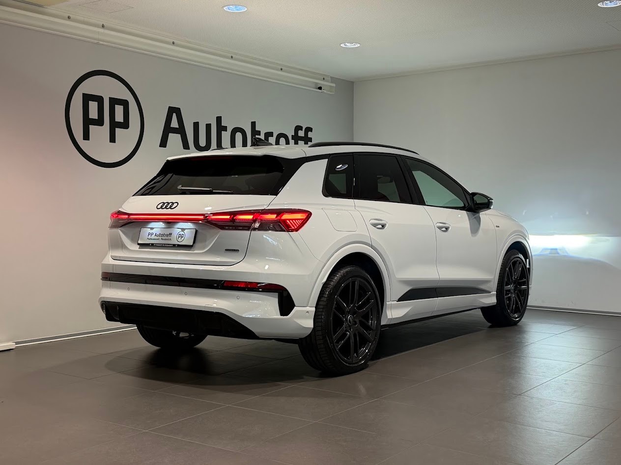 AUDI Q4 e-tron SUV quattro performance Attraction-image-14