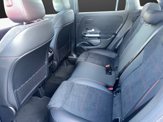 MERCEDES-BENZ GLA 200 Night Star 7G-D-image-6