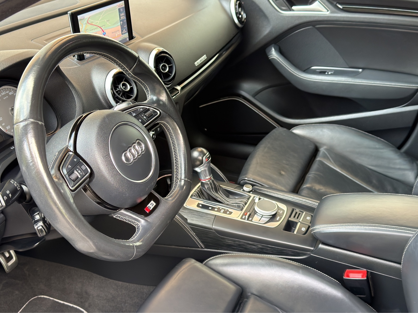 AUDI S3 Sportback 2.0 TFSI quattro S-tronic-image-10