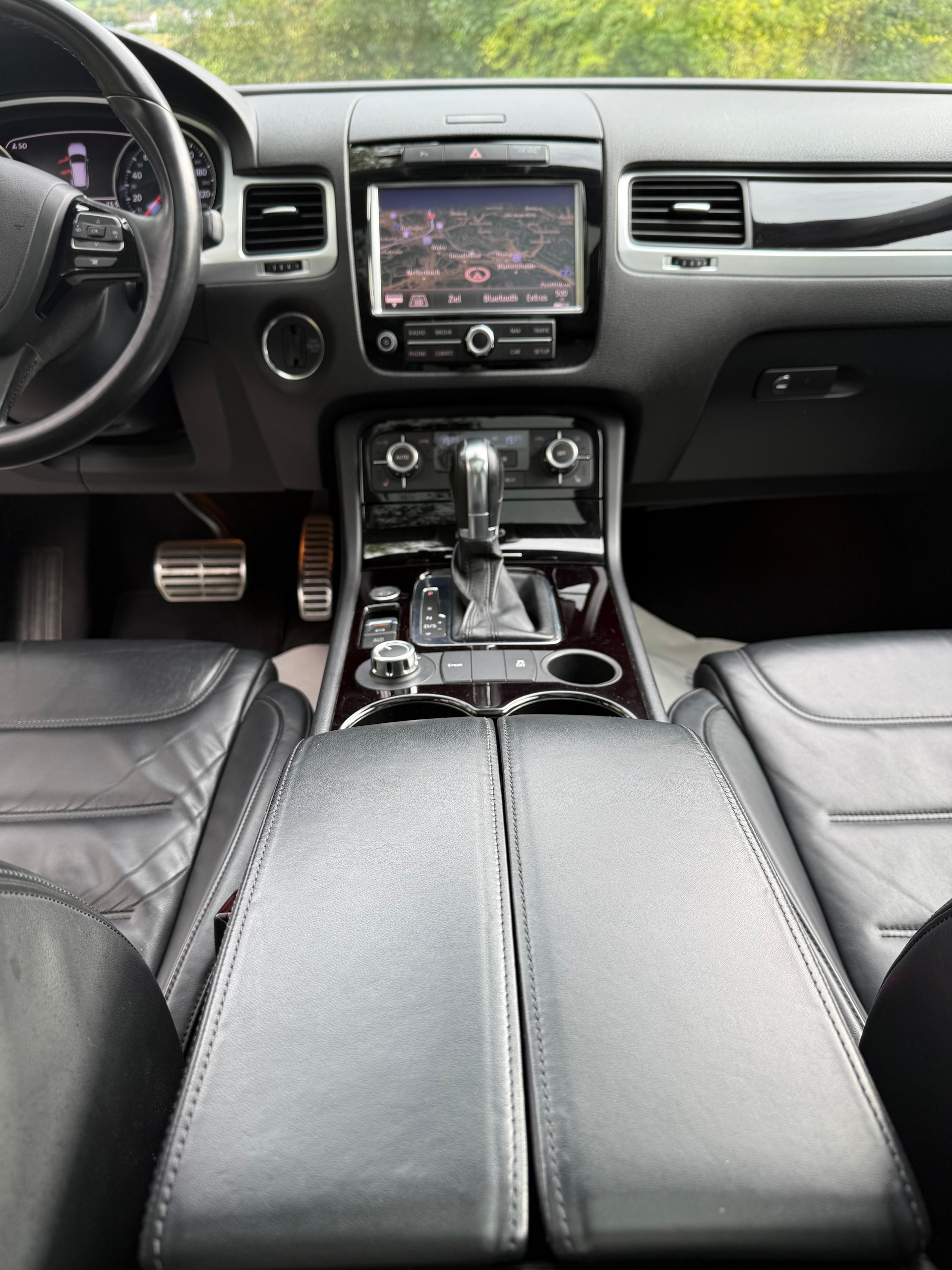 VW Touareg 3.0 TSI Hybrid Edition X Tiptronic-image-11