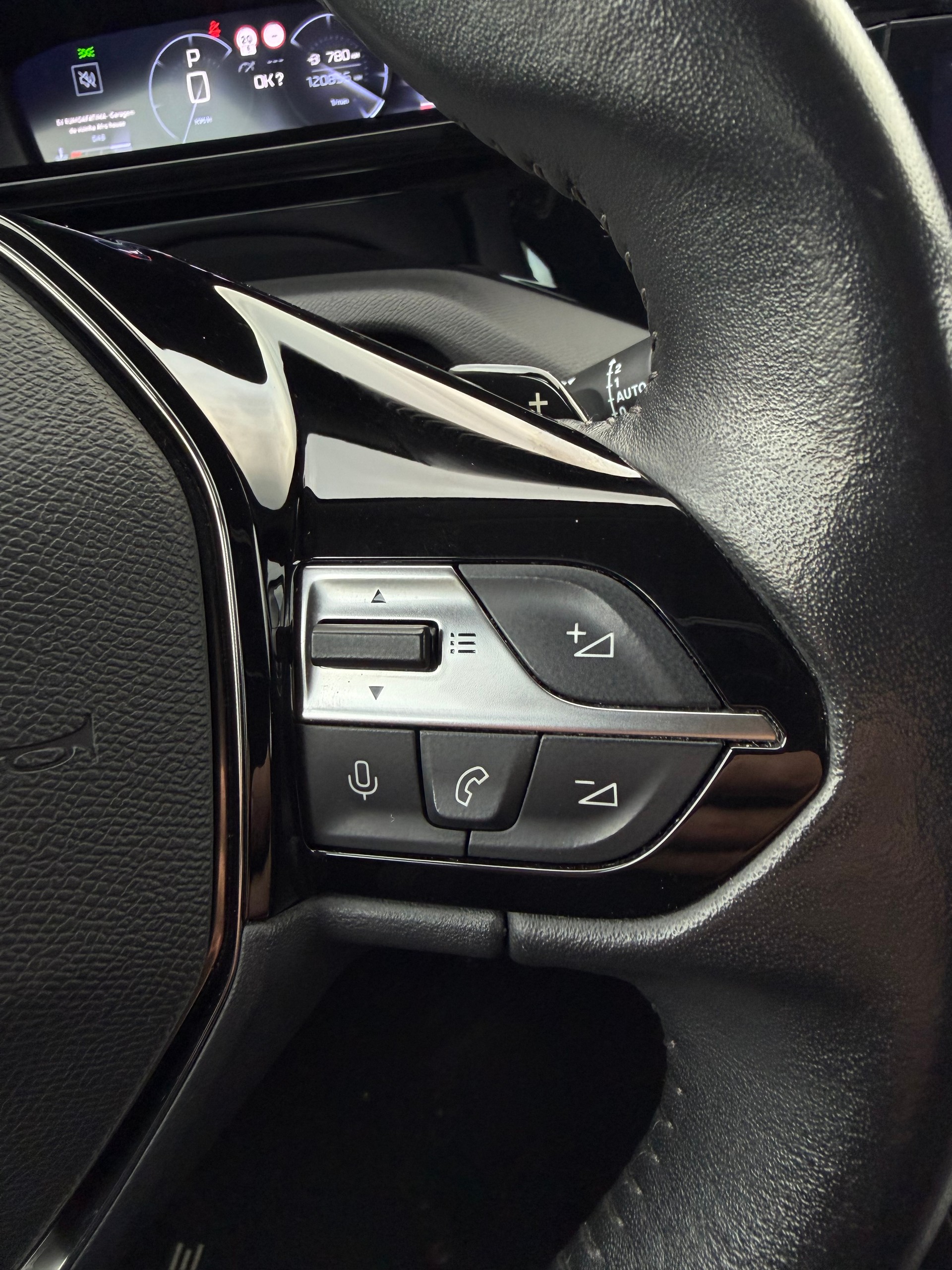 PEUGEOT 308 SW 1.2 Pure Tech Allure Pack EAT8-image-16