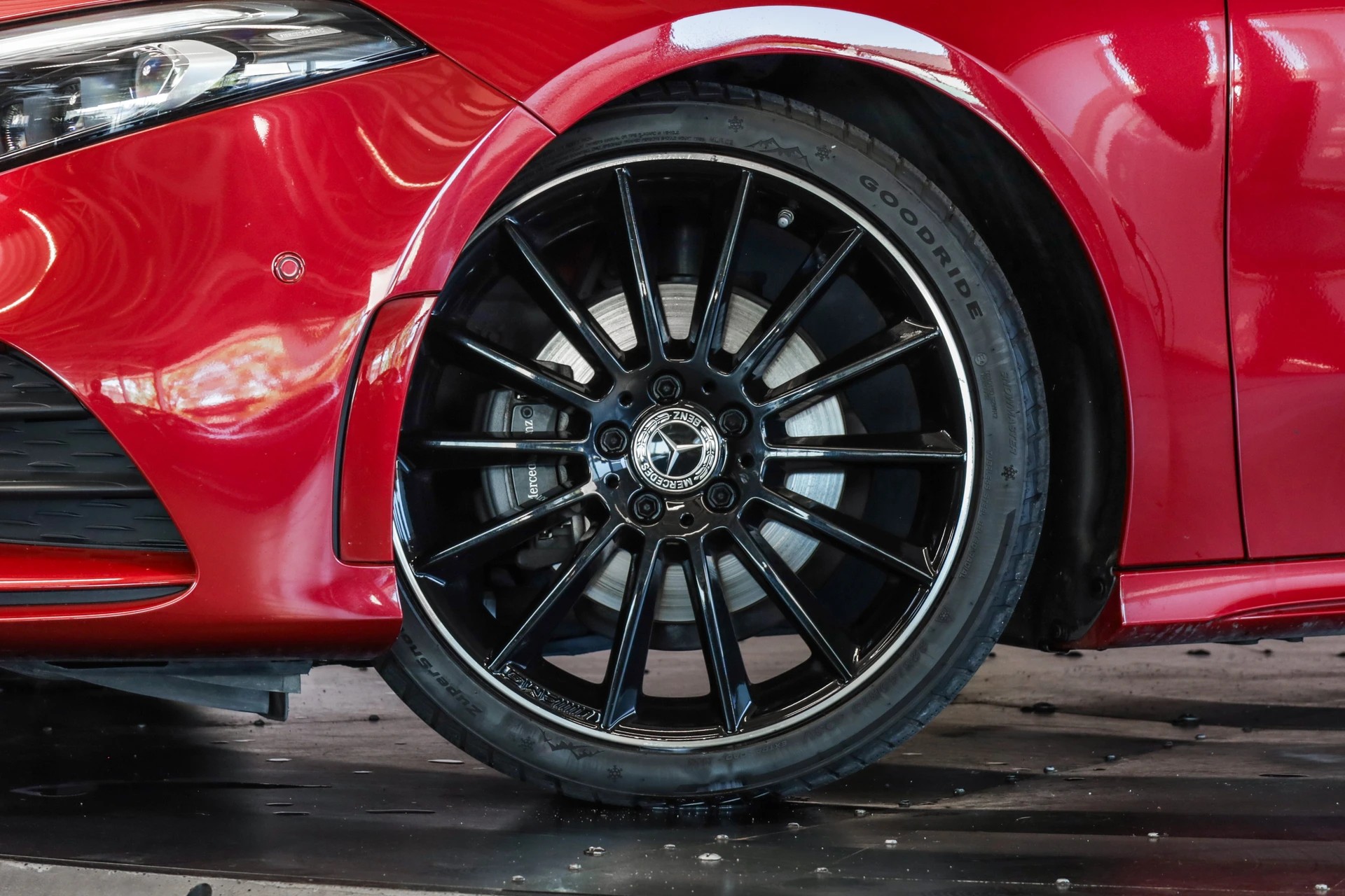 MERCEDES-BENZ A 180 Night Star AMG Line 7G-DCT Jantes AMG 19" / MBUX réalité augmentée / Pack Premium Plus-image-6
