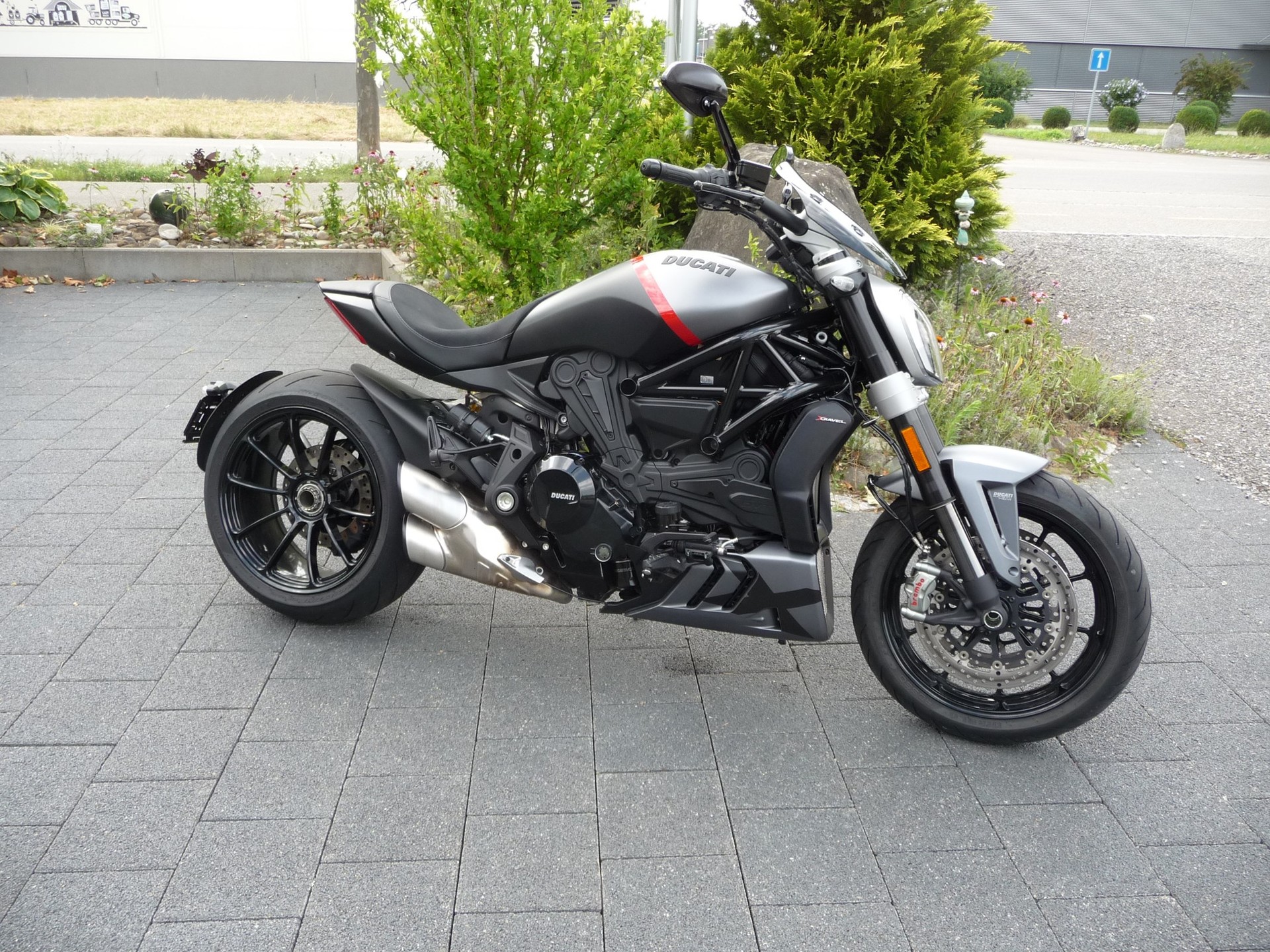 DUCATI XDiavel Black Star-showroom-element-2