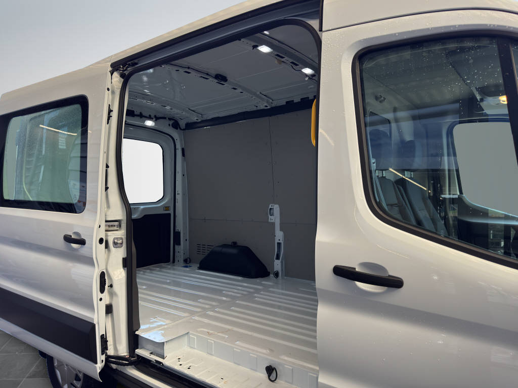 FORD E-Transit Van 350 L2H2 67kWh Trend-image-11
