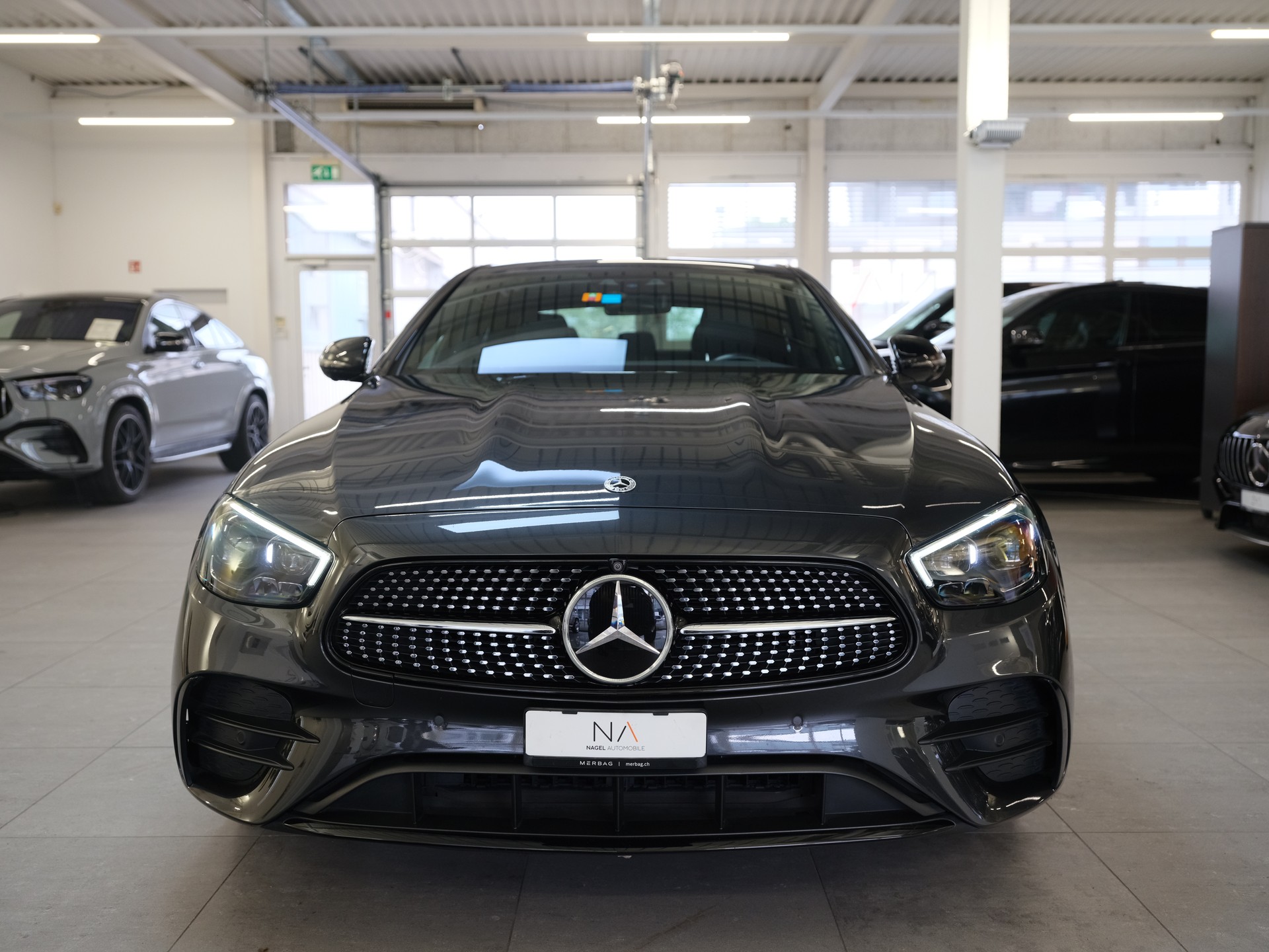 MERCEDES-BENZ E 200 4Matic AMG Line 9G-Tronic-image-2