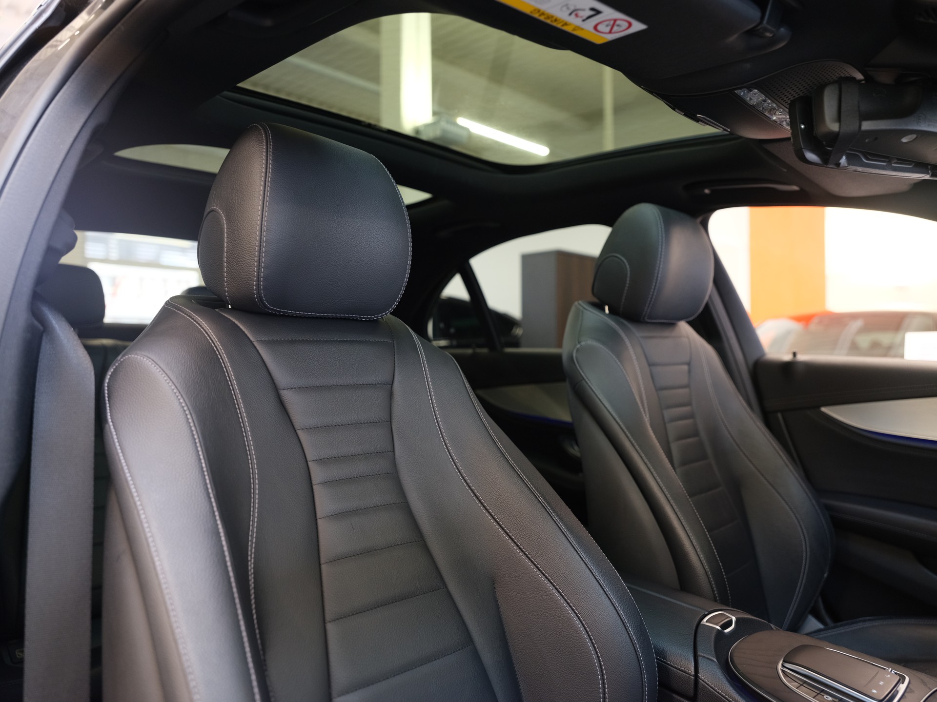 MERCEDES-BENZ E 200 4Matic AMG Line 9G-Tronic-image-14