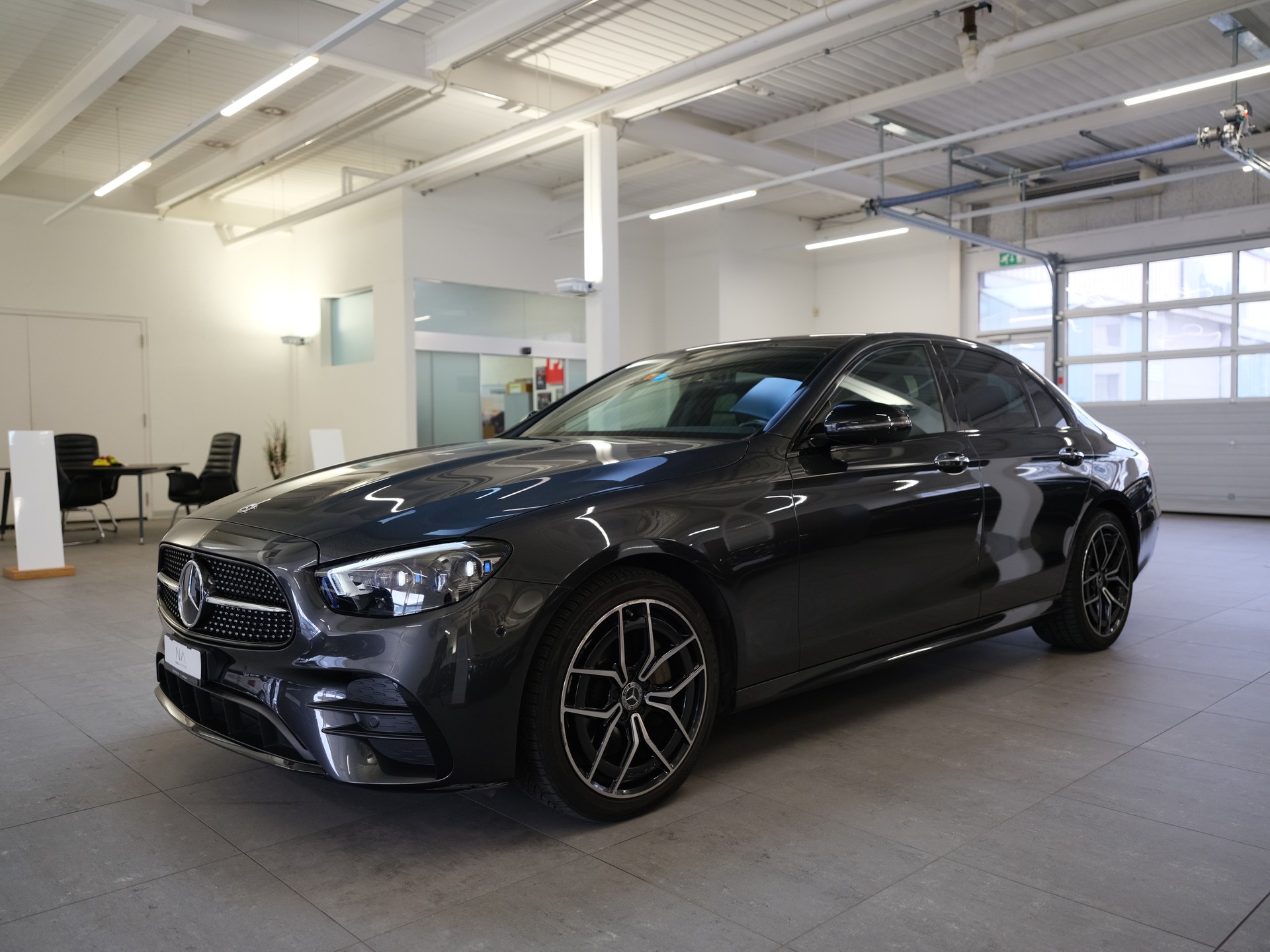 MERCEDES-BENZ E 200 4Matic AMG Line 9G-Tronic-image-3