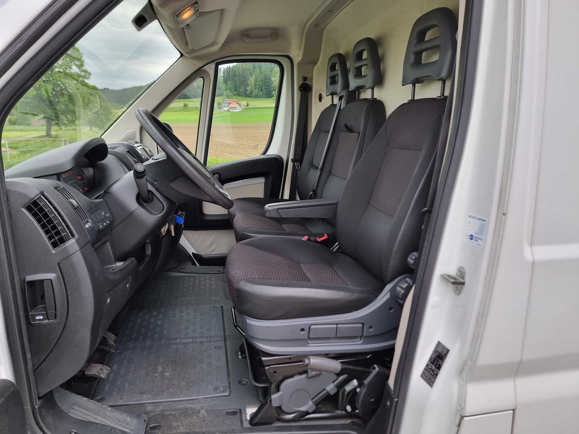 PEUGEOT Boxer 2.0 HDI 330 Allure s/s L1H1-image-6