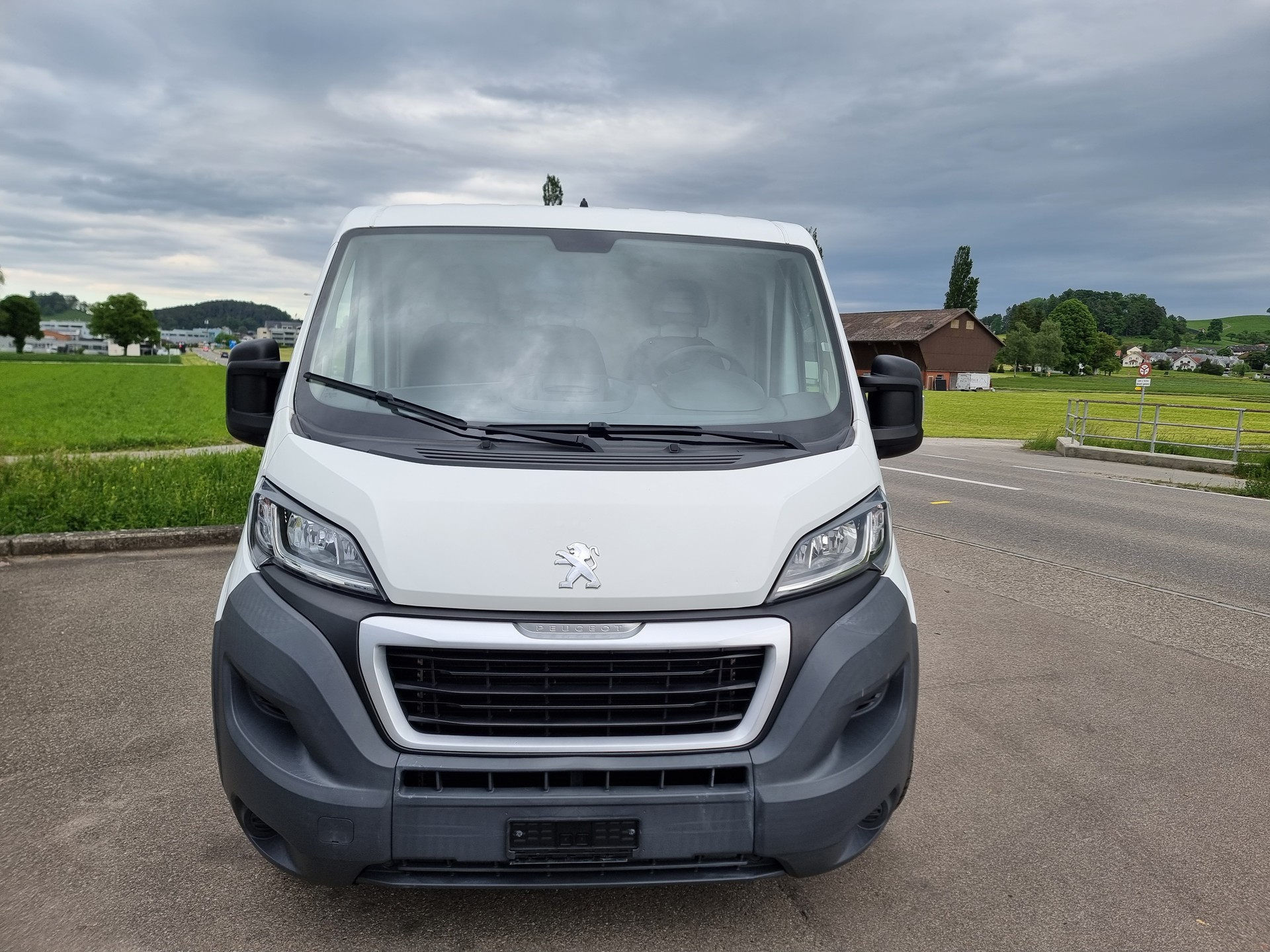 PEUGEOT Boxer 2.0 HDI 330 Allure s/s L1H1-image-1