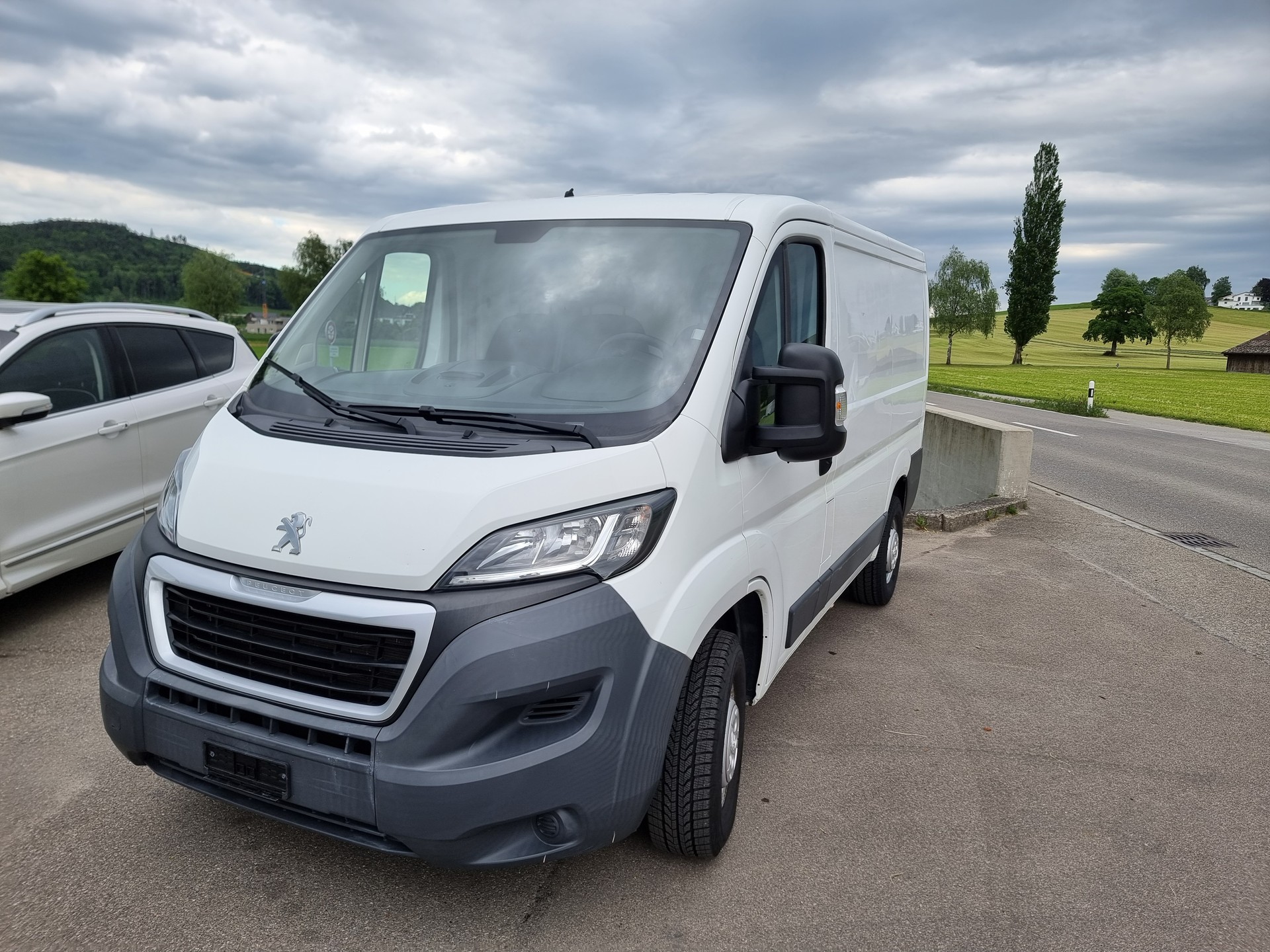 PEUGEOT Boxer 2.0 HDI 330 Allure s/s L1H1-image-2