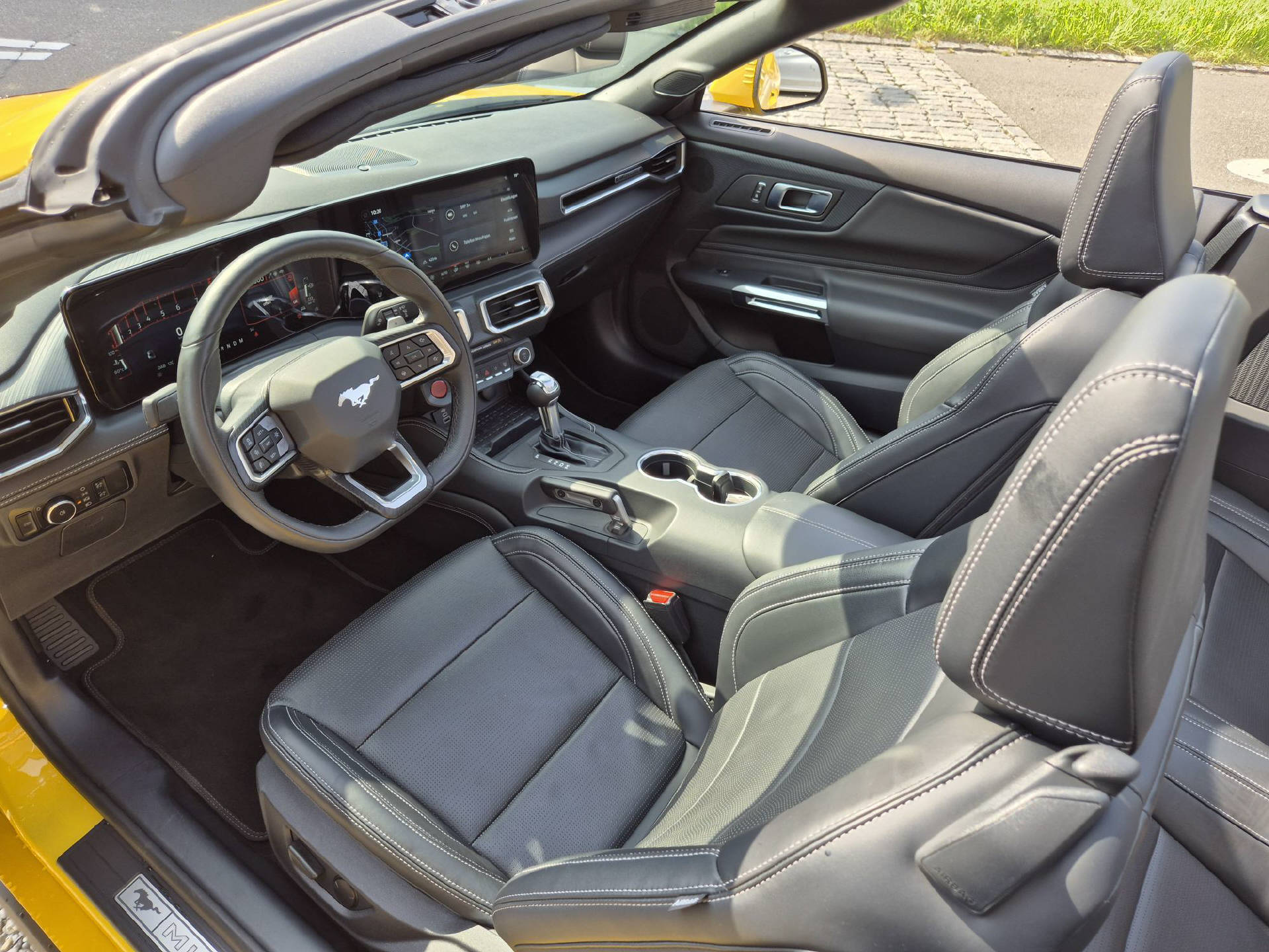 FORD Mustang Convertible 5.0 V8 GT-image-10