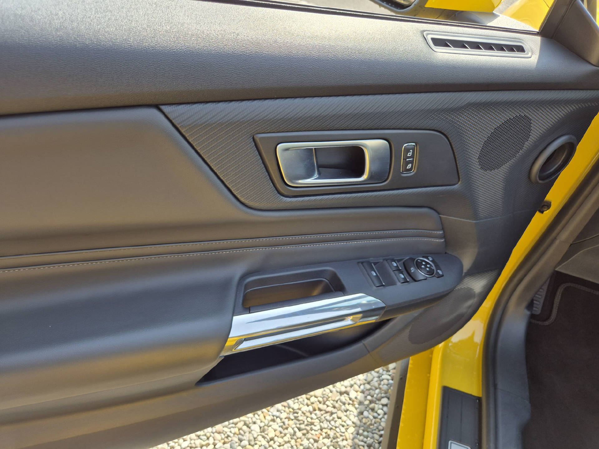 FORD Mustang Convertible 5.0 V8 GT-image-14