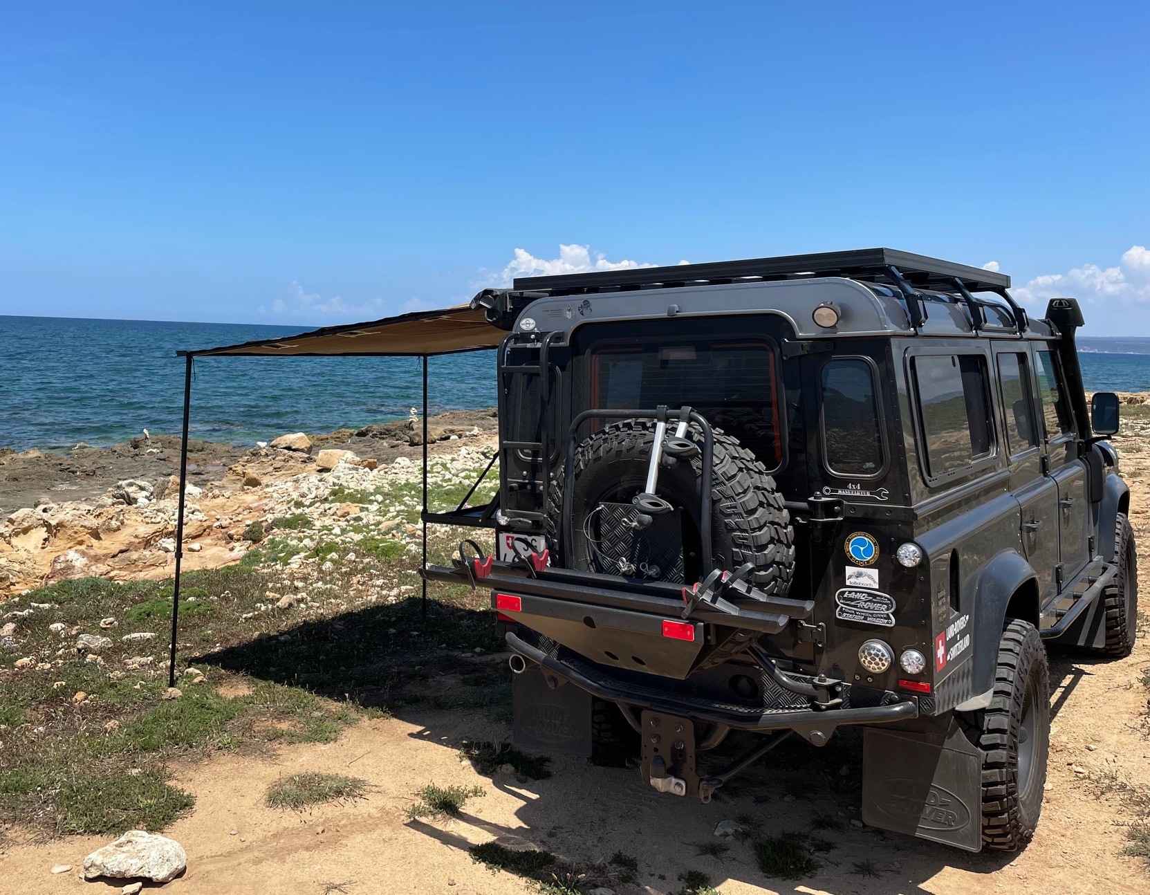 LAND ROVER Defender 110 2.2 TD4 Station Wagon-image-2