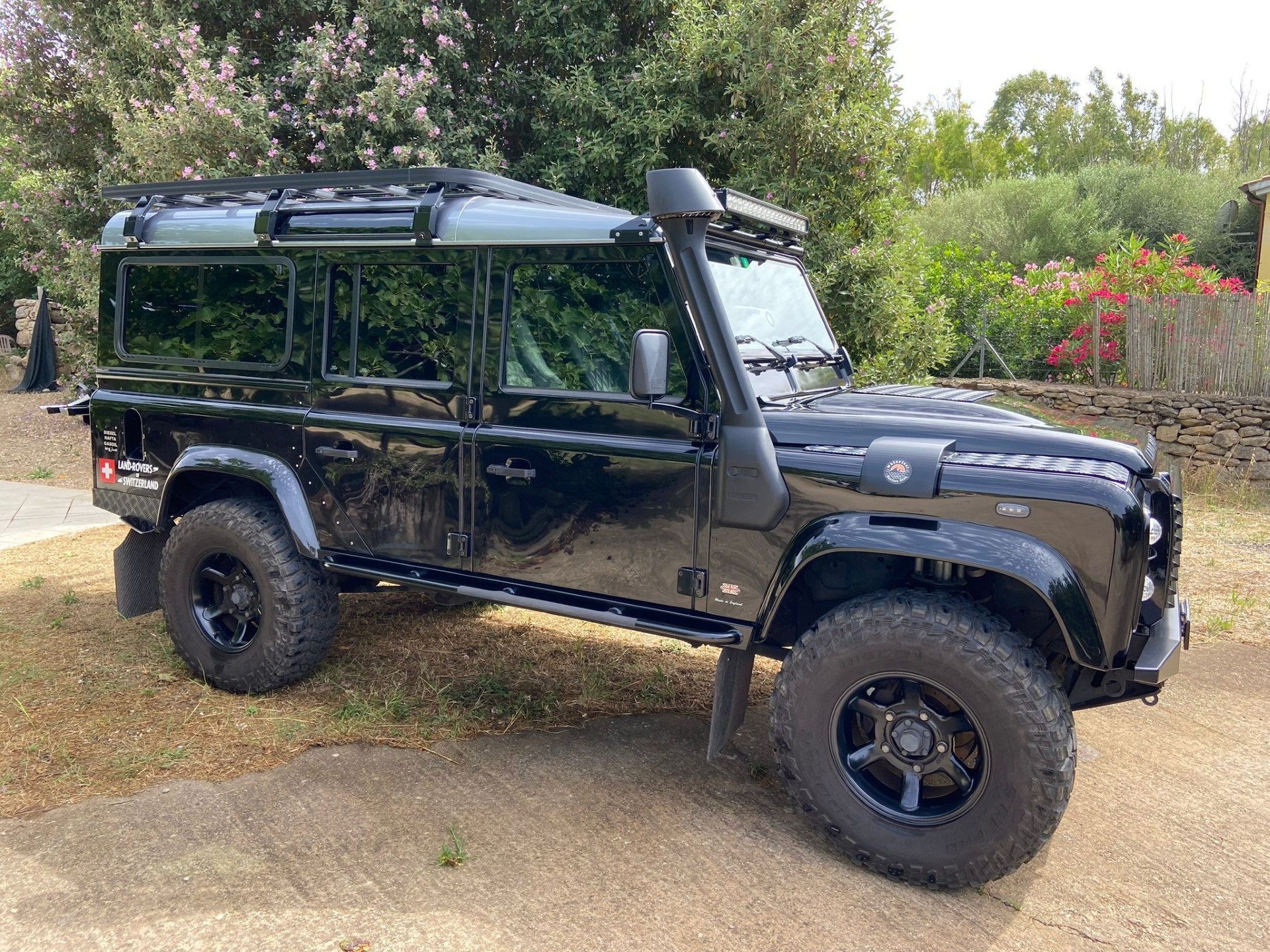 LAND ROVER Defender 110 2.2 TD4 Station Wagon-image-0