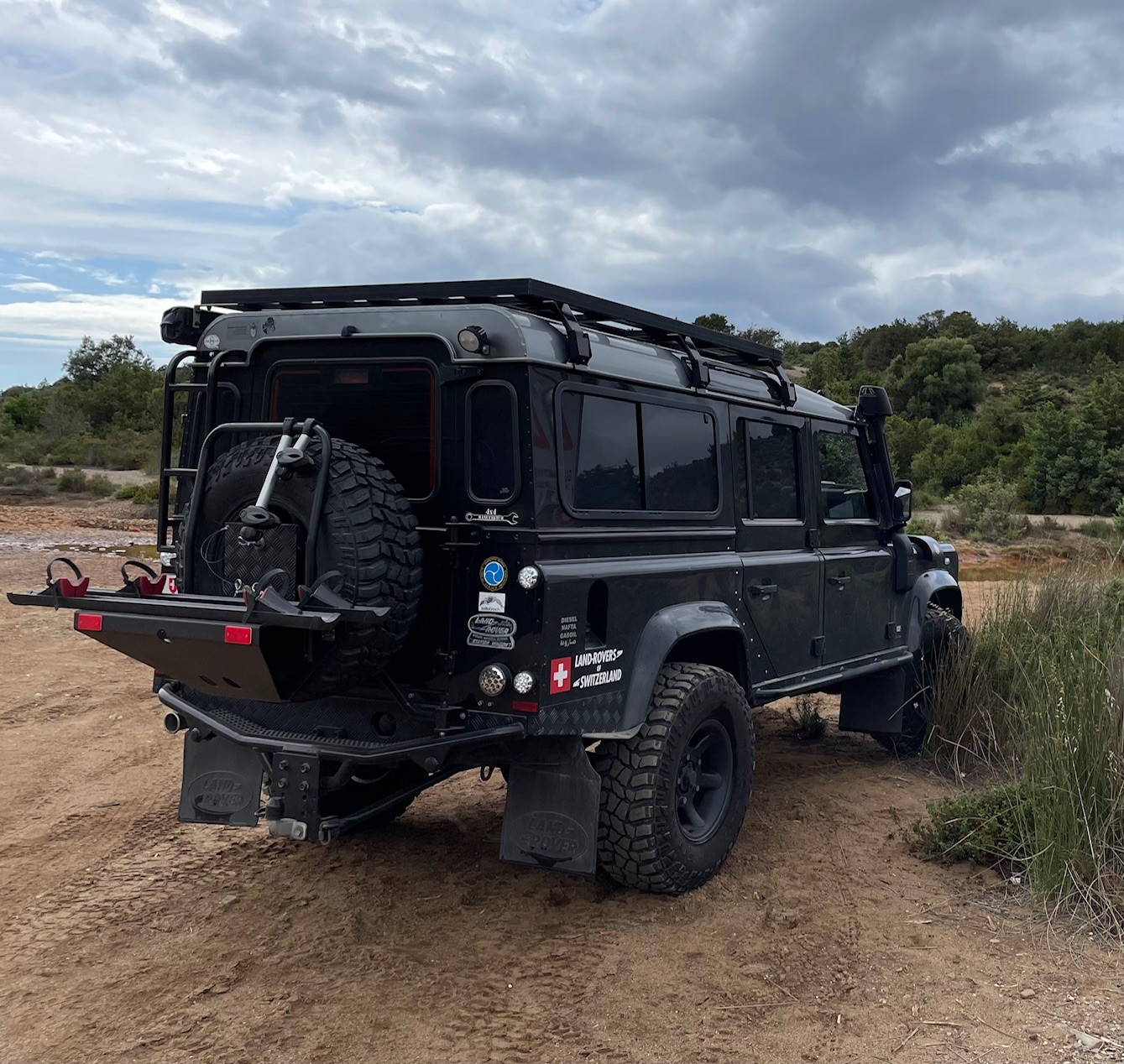 LAND ROVER Defender 110 2.2 TD4 Station Wagon-image-5