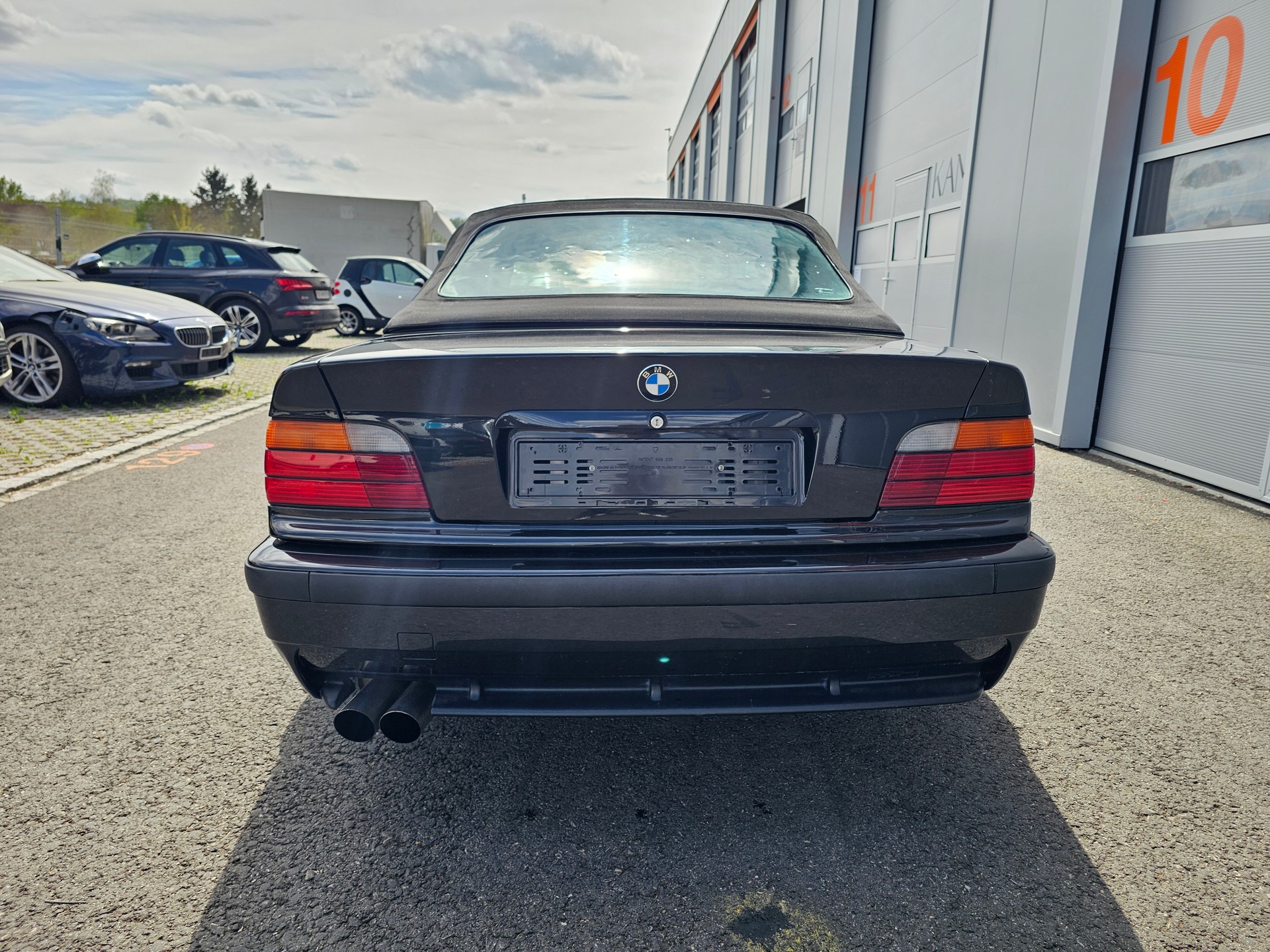 BMW 320i M-Paket Cabrio-image-2