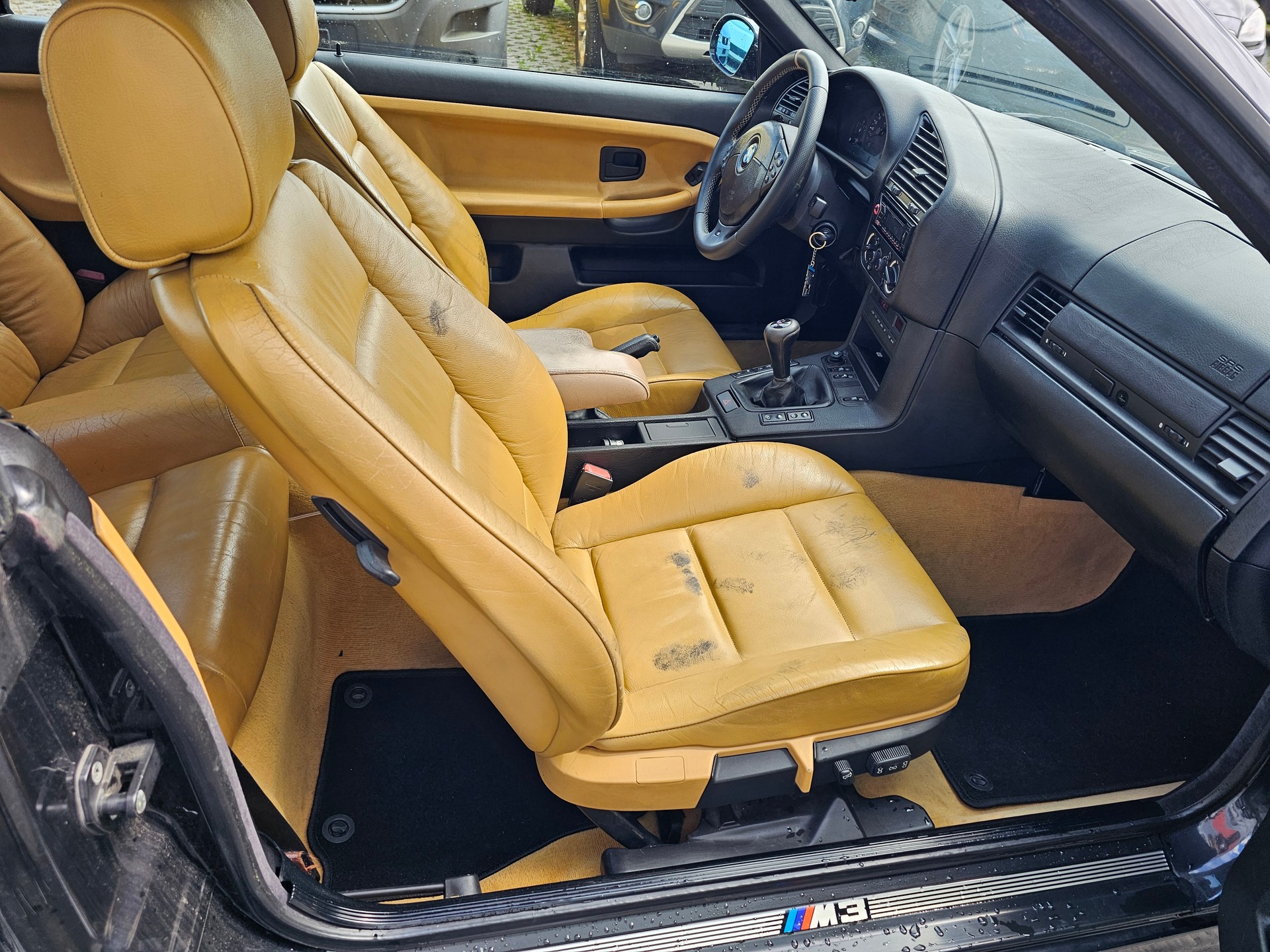 BMW 320i M-Paket Cabrio-image-10