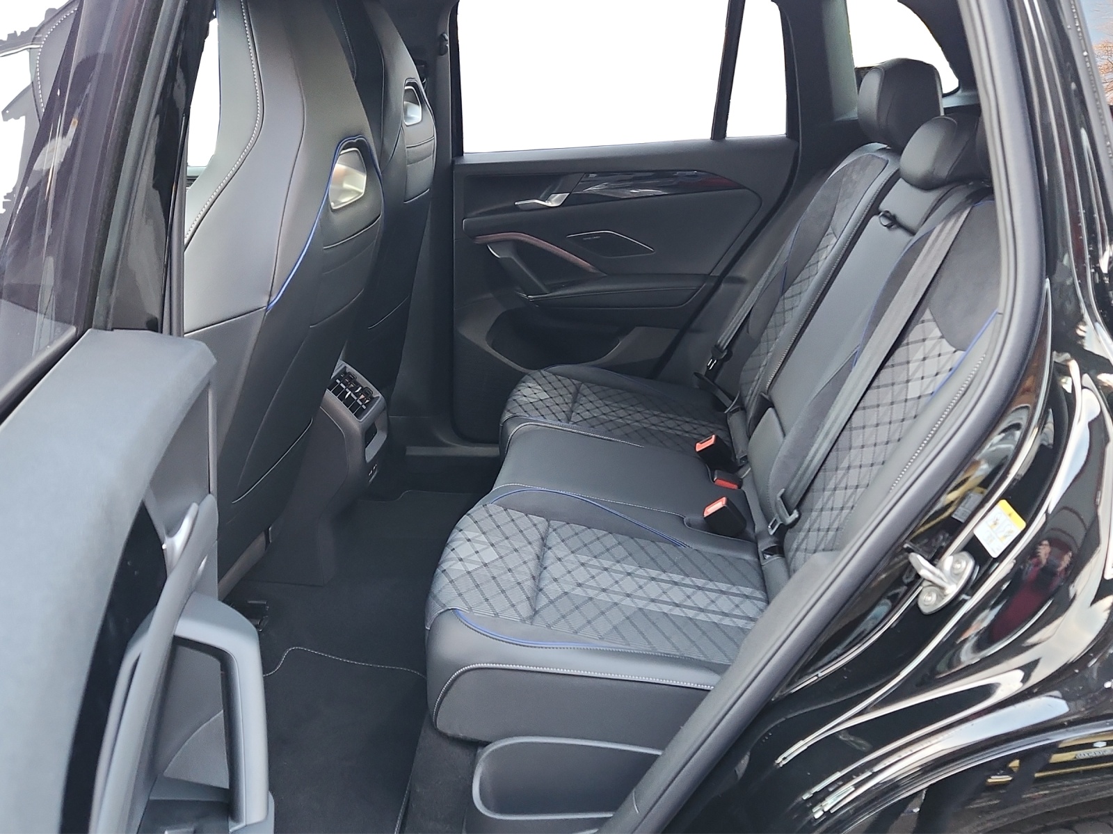 VW Tiguan 2.0 TSI DSG R-Line 4Motion-image-12