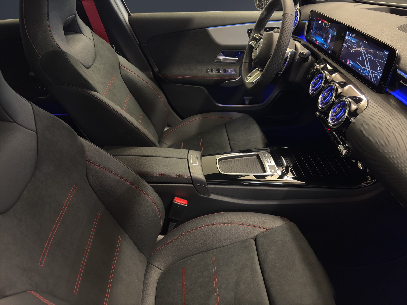 MERCEDES-BENZ A AMG 35 4M Berline Compacte-image-9