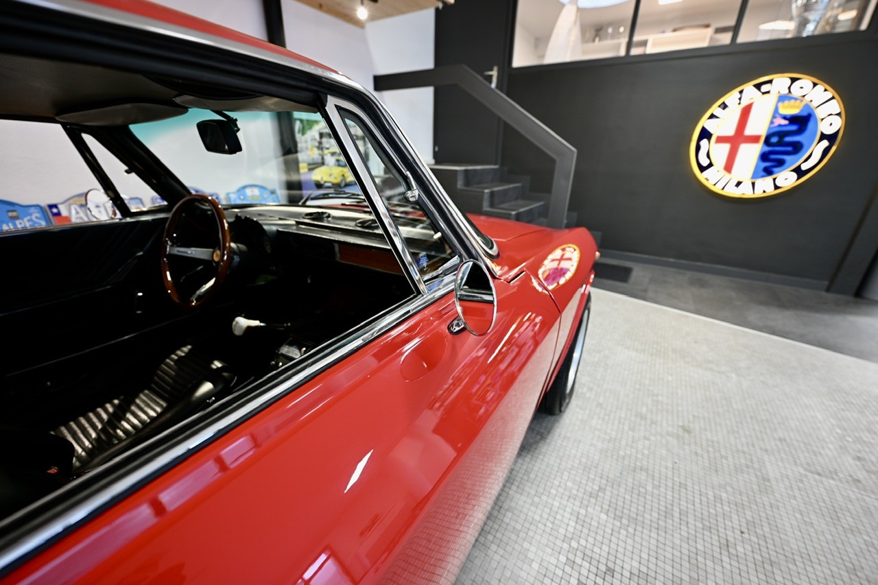 ALFA ROMEO GTV 2000-image-4