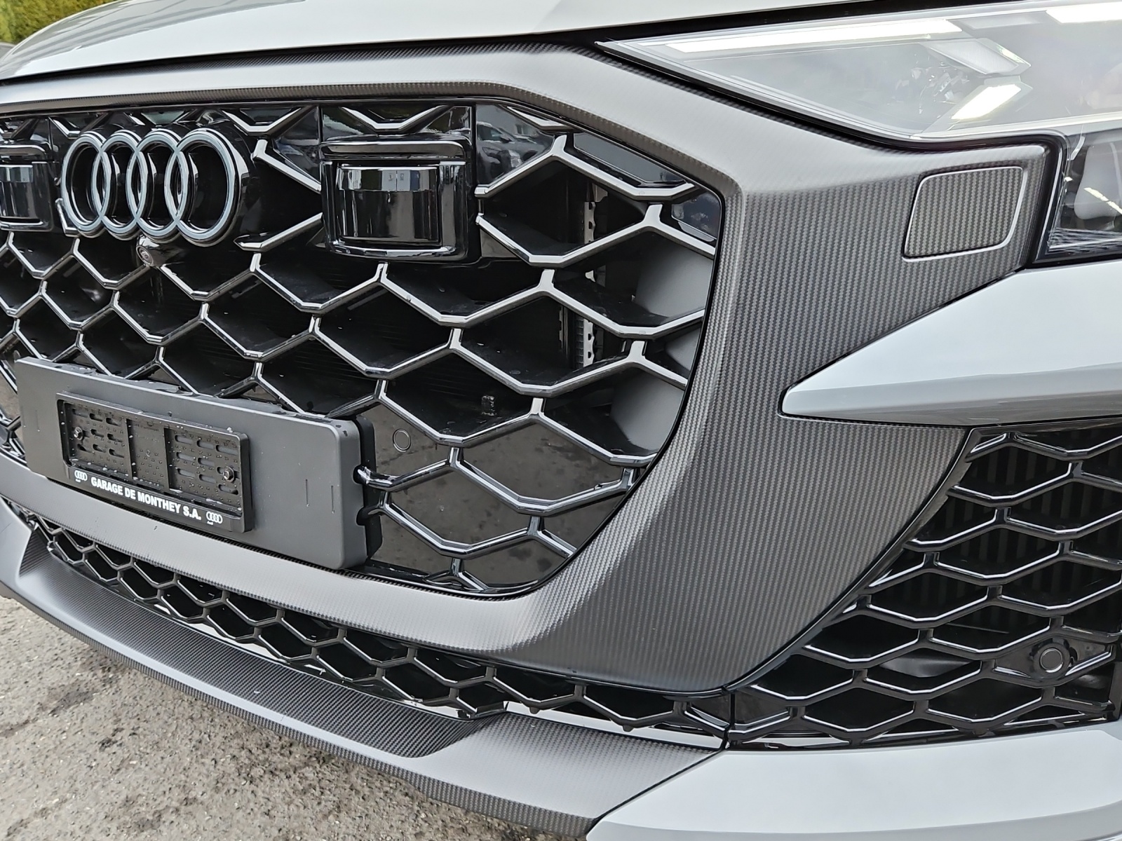AUDI RSQ8 performance quattro-image-7