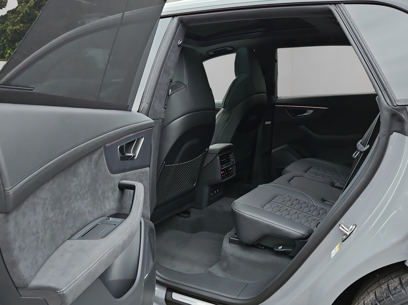 AUDI RSQ8 performance quattro-image-13