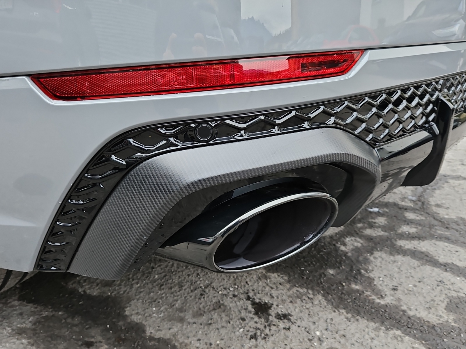 AUDI RSQ8 performance quattro-image-10