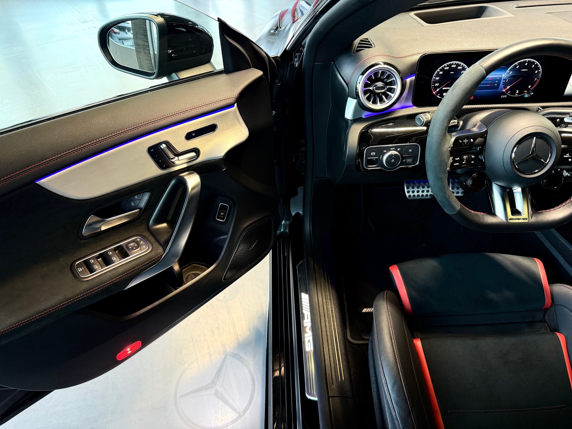MERCEDES-BENZ CLA 45 S AMG 4Matic+ 8G-DCT-image-9