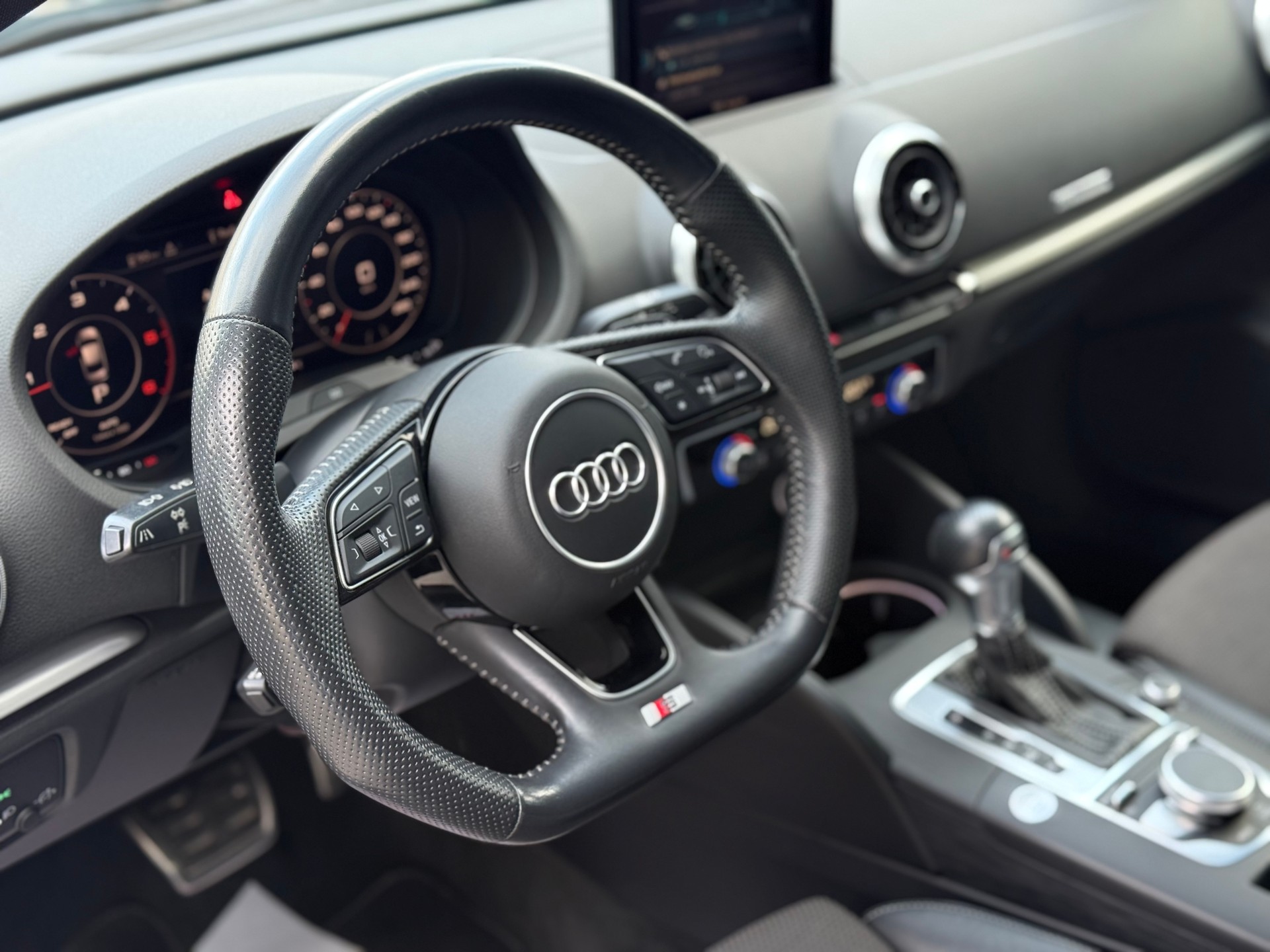 AUDI A3 Limousine 35 TDI Sport S-tronic-image-11