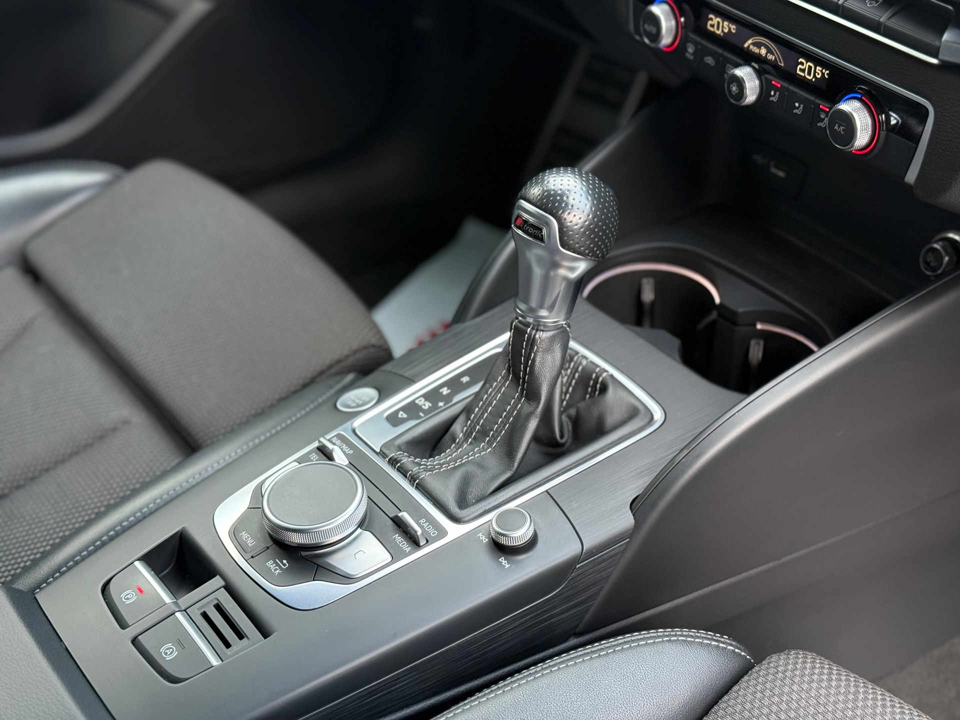 AUDI A3 Limousine 35 TDI Sport S-tronic-image-18