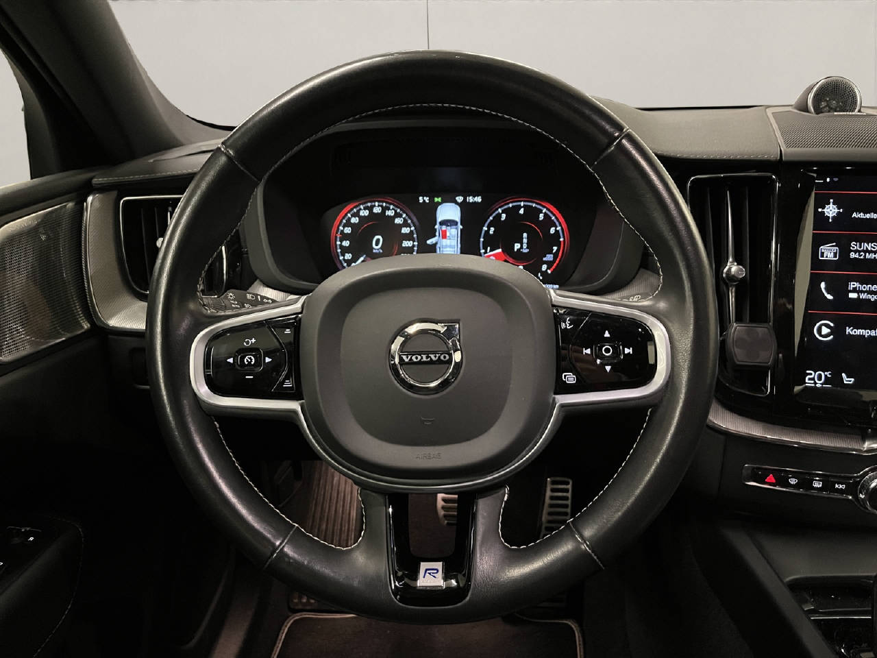 VOLVO XC60 2.0 B5 MH R-Design AWD-image-6