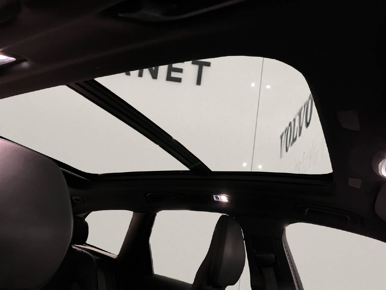 VOLVO XC60 2.0 B5 MH R-Design AWD-image-12