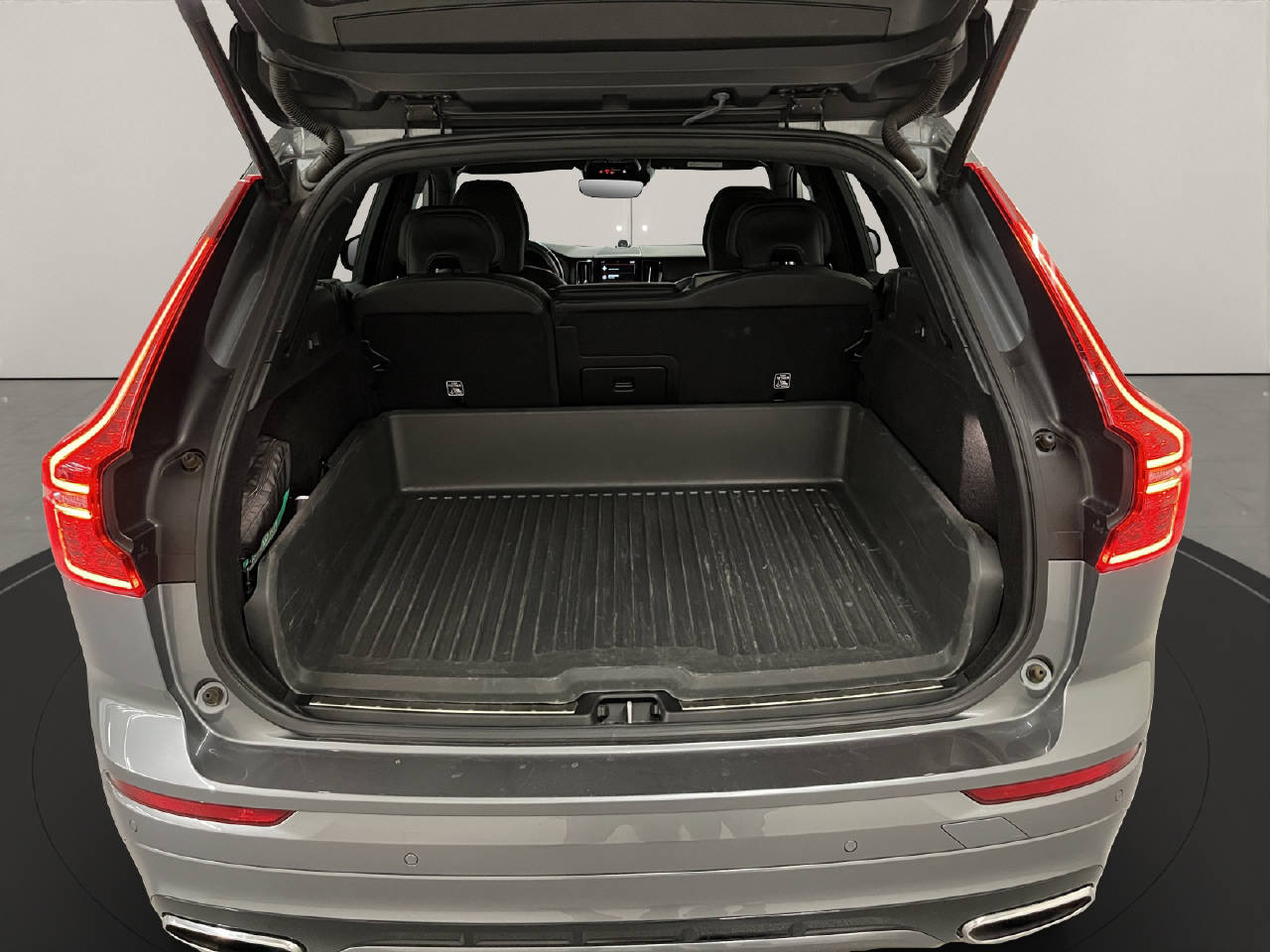 VOLVO XC60 2.0 B5 MH R-Design AWD-image-13