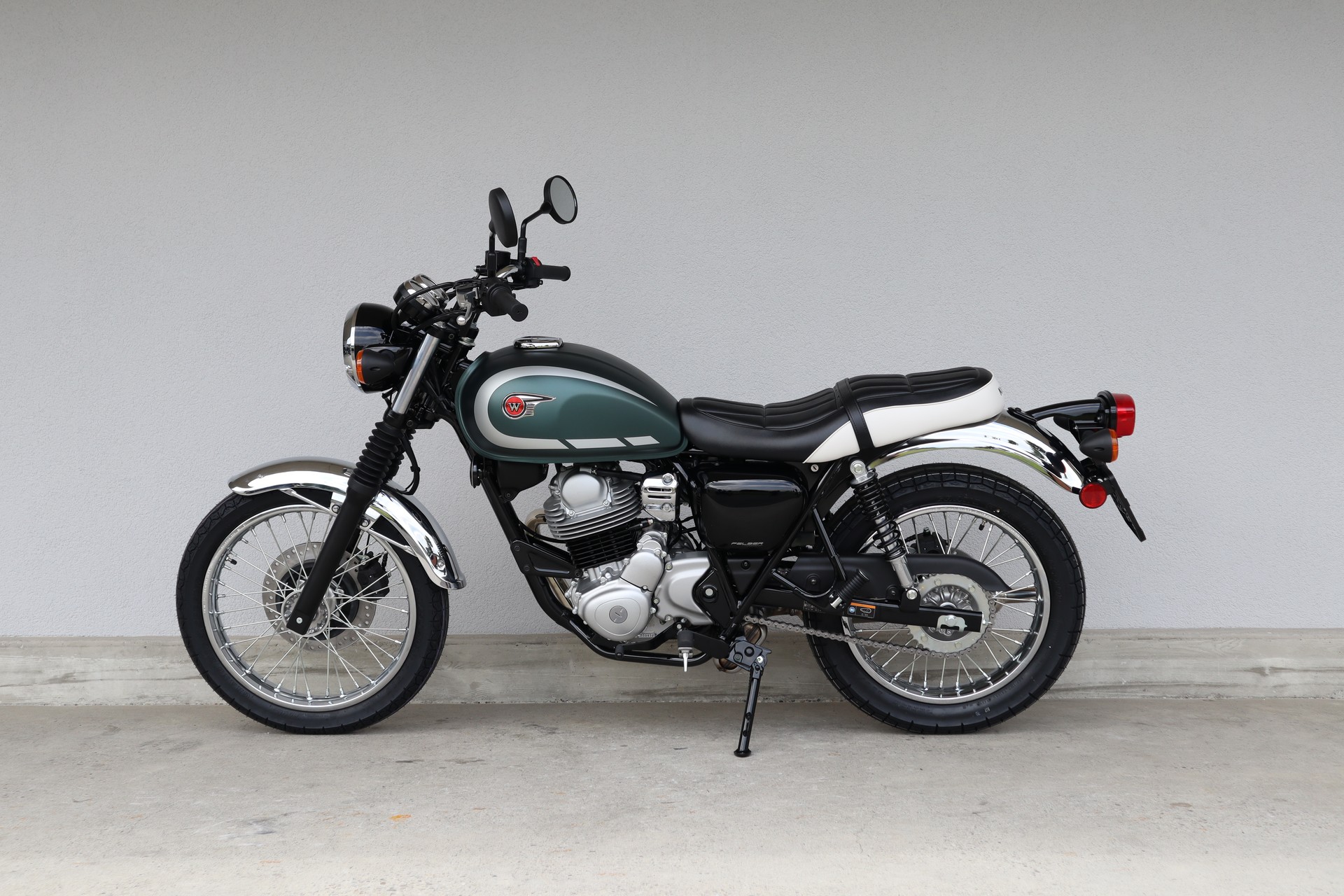 KAWASAKI W 230-showroom-element-3