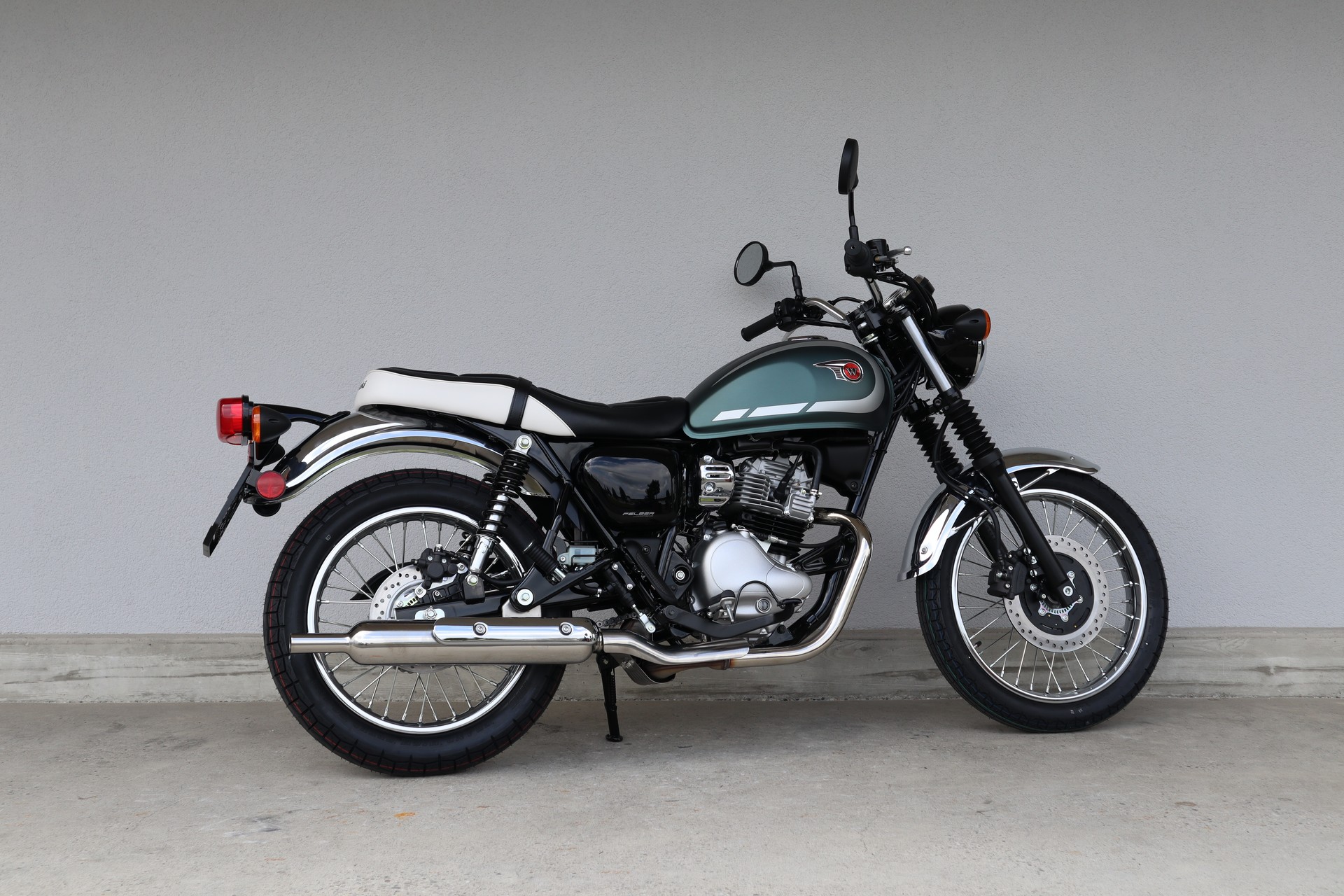 KAWASAKI W 230-showroom-element-2