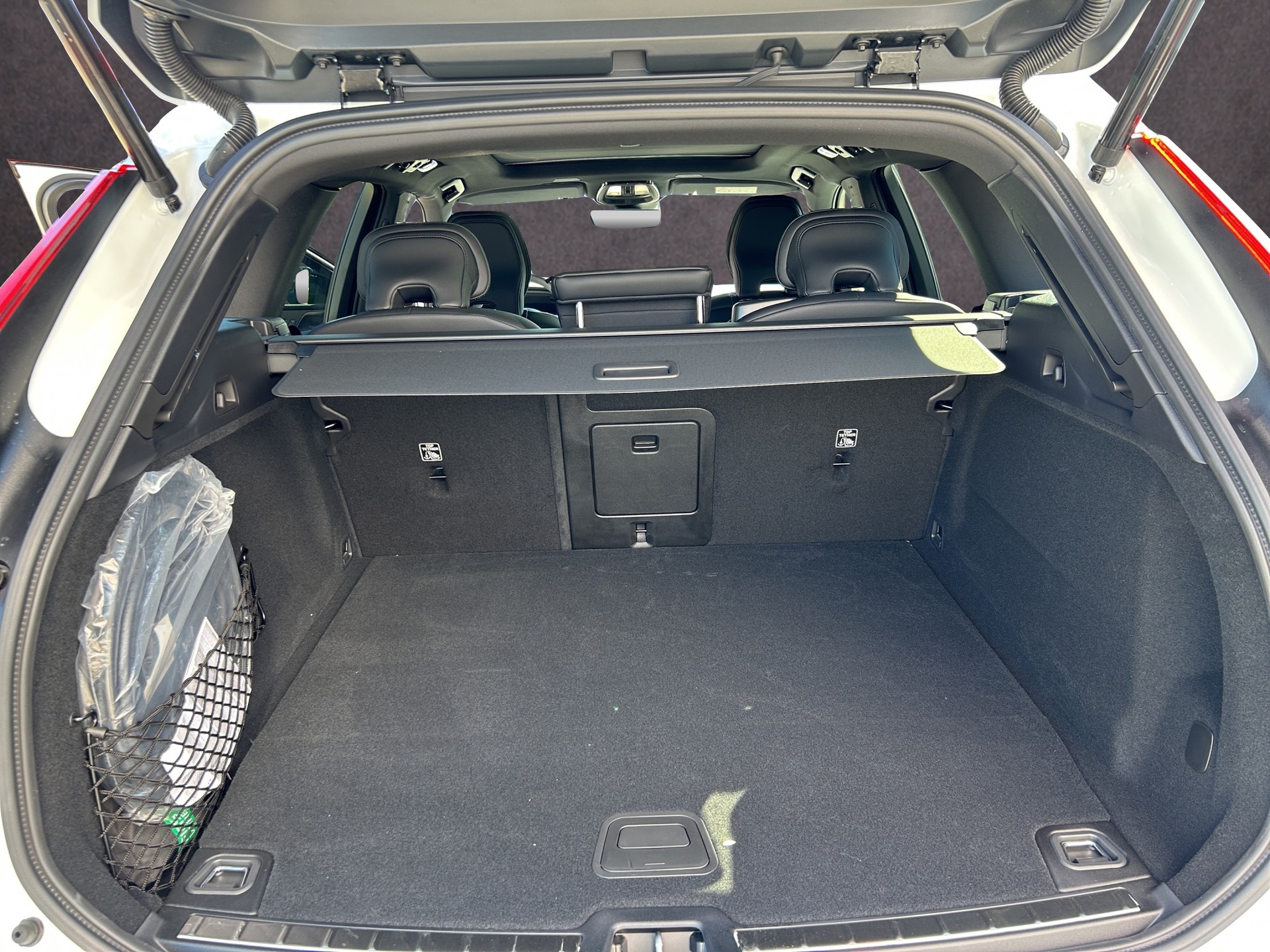 VOLVO XC60 2.0 T8 TE Black Edition eAWD-image-15