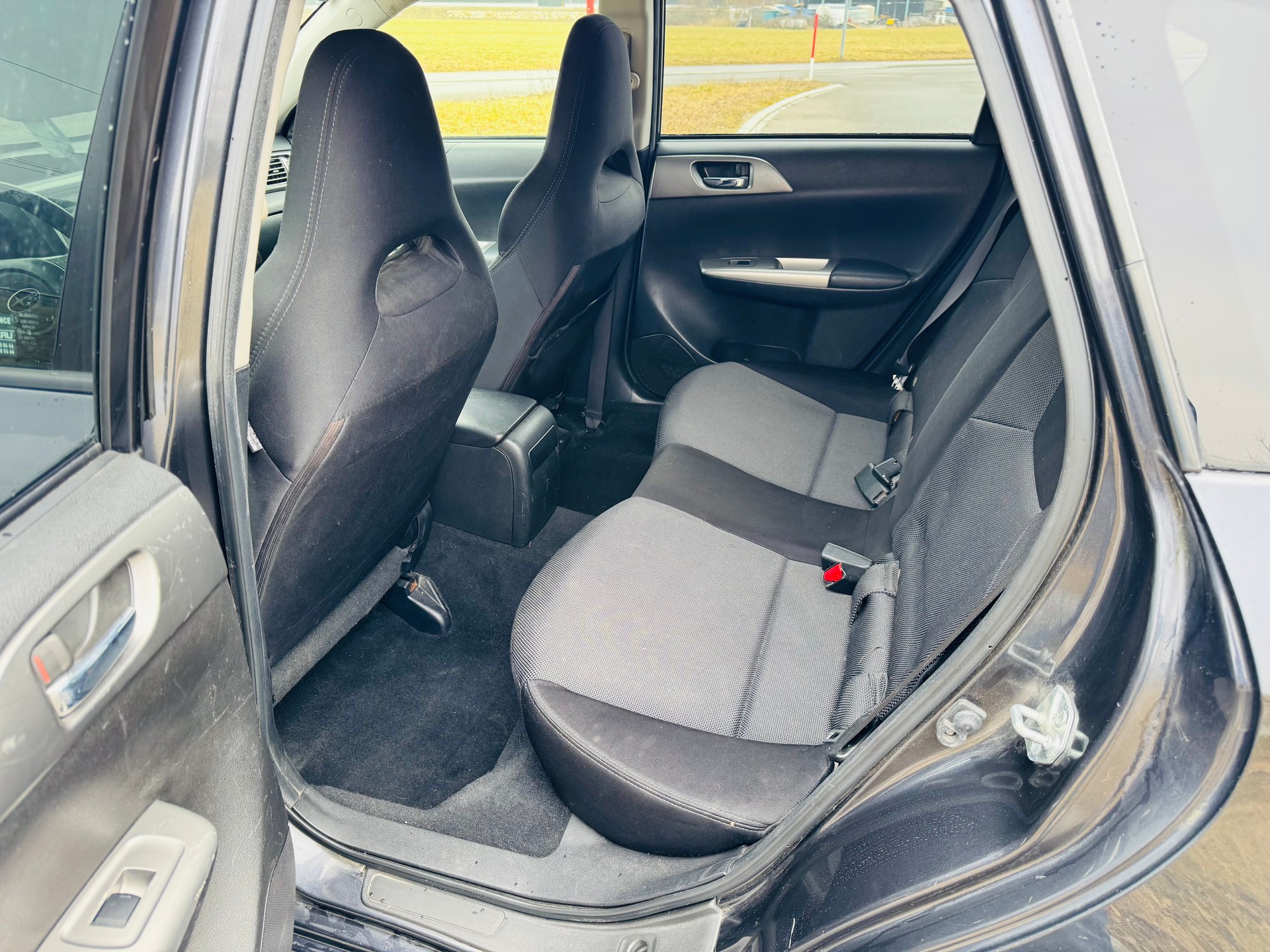 SUBARU Impreza 2.0D Swiss-image-13