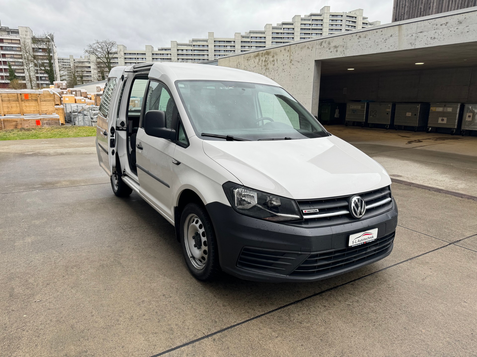 VW Caddy 2.0TDI 4Motion BlueMotion Technology DSG-image-2