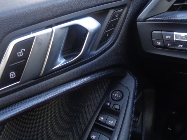 BMW M135i xDrive Steptronic-image-12