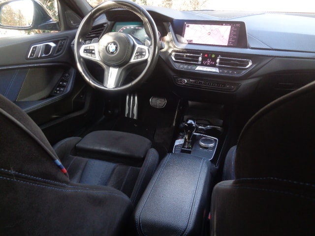 BMW M135i xDrive Steptronic-image-3