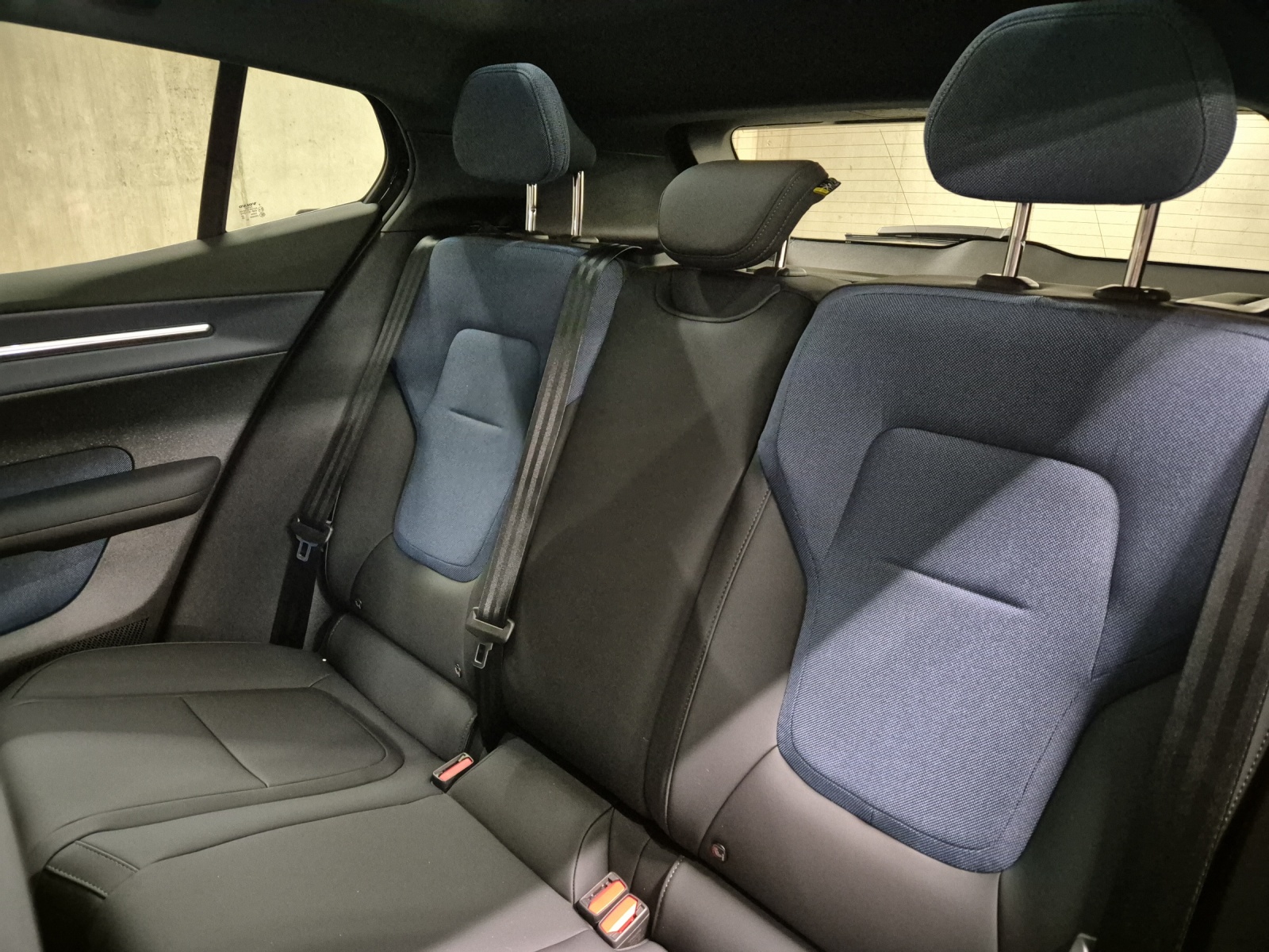 VOLVO EX30 CC E60 Twin Performance AWD-image-15