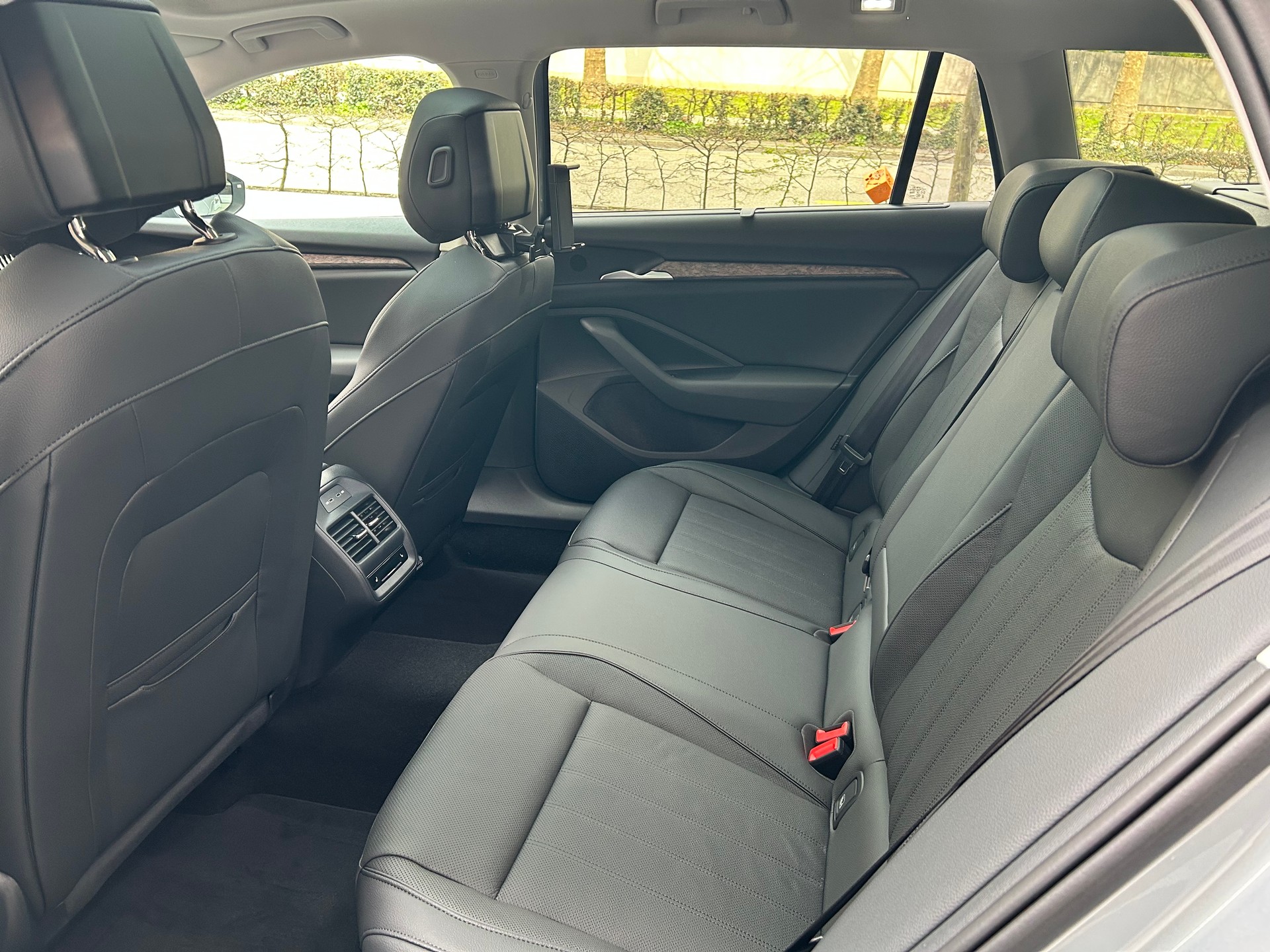 SKODA Superb Combi 2.0 TSI L&K 4x4 DSG-image-6