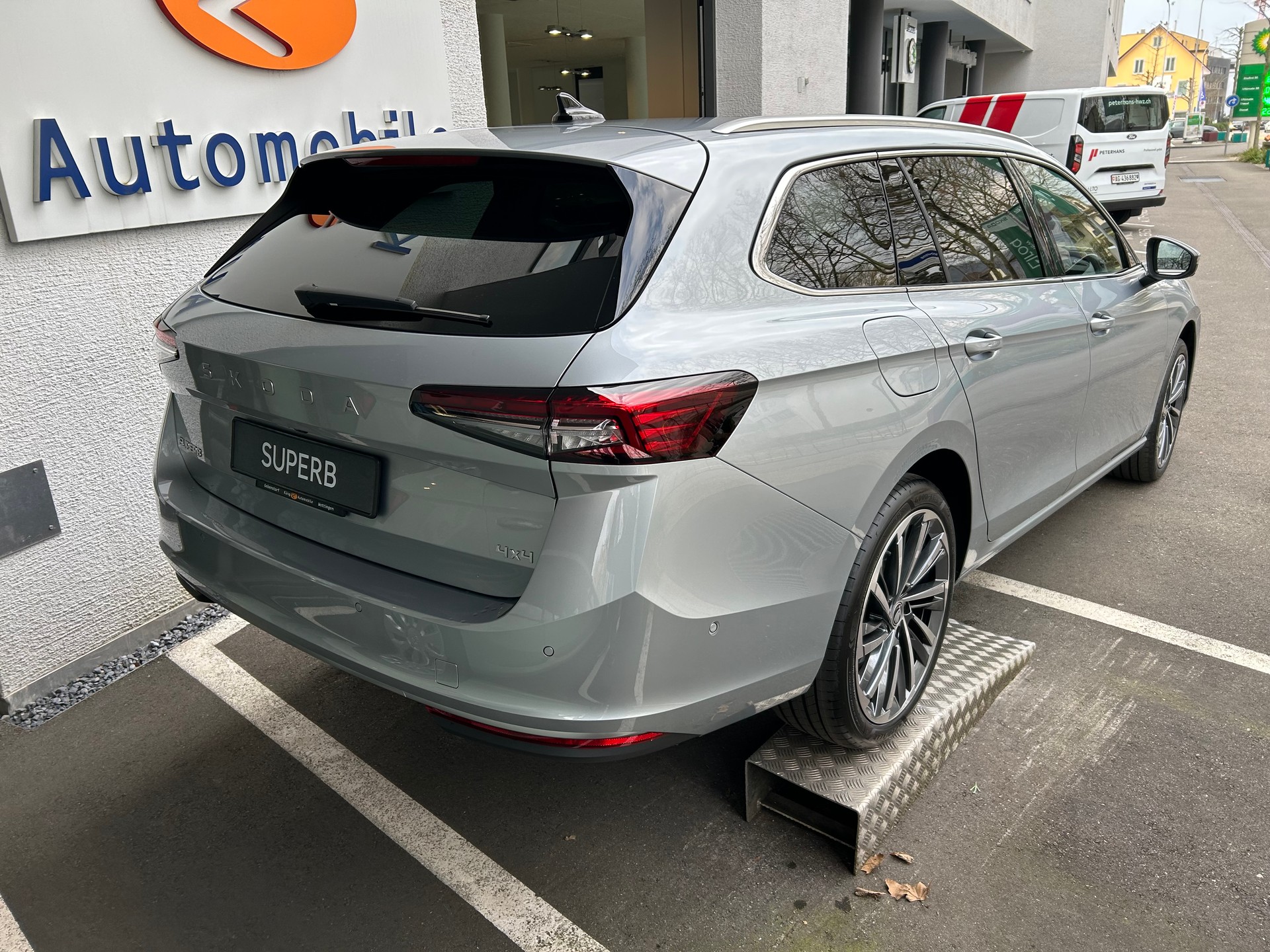 SKODA Superb Combi 2.0 TSI L&K 4x4 DSG-image-2