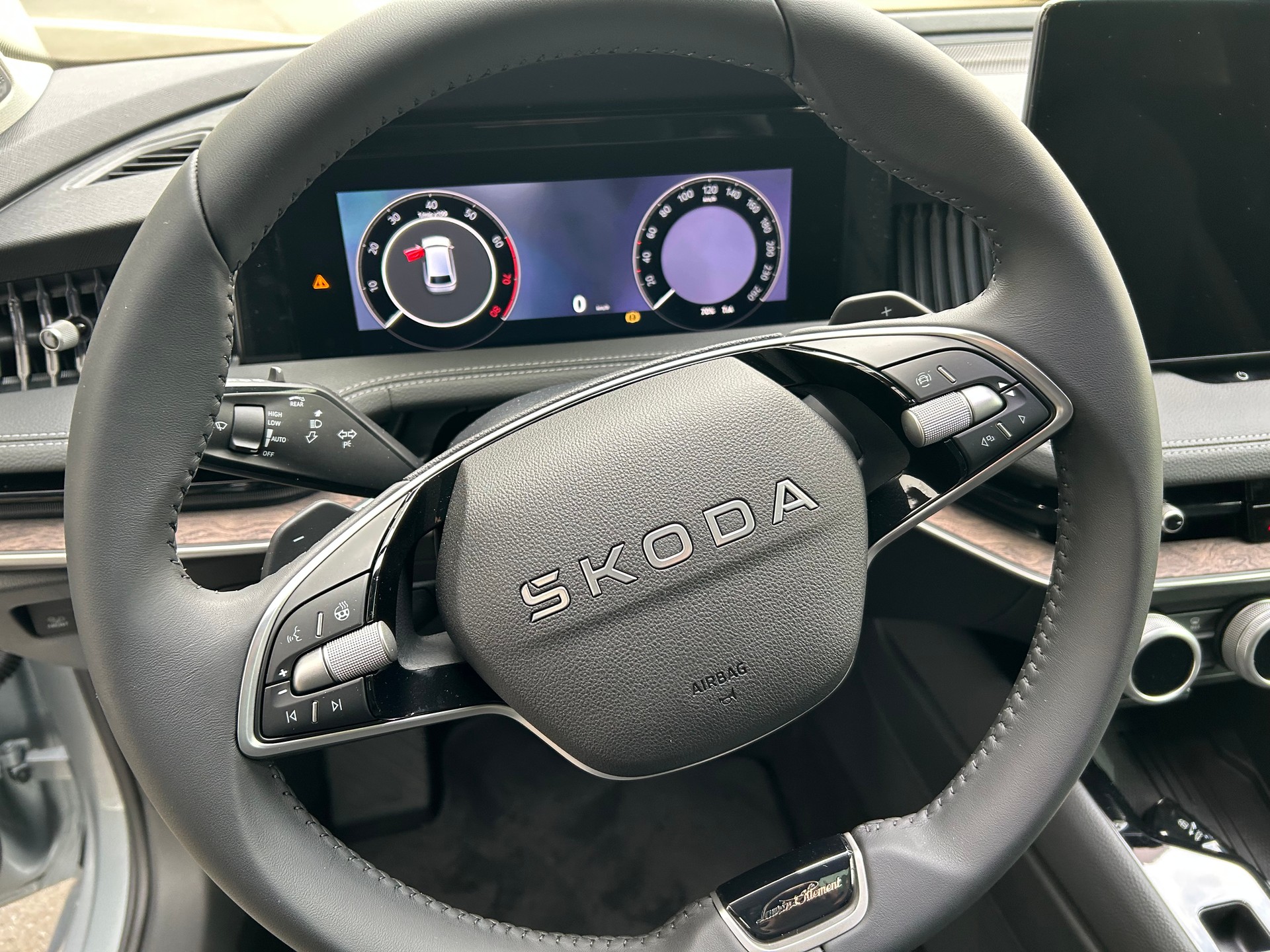 SKODA Superb Combi 2.0 TSI L&K 4x4 DSG-image-10