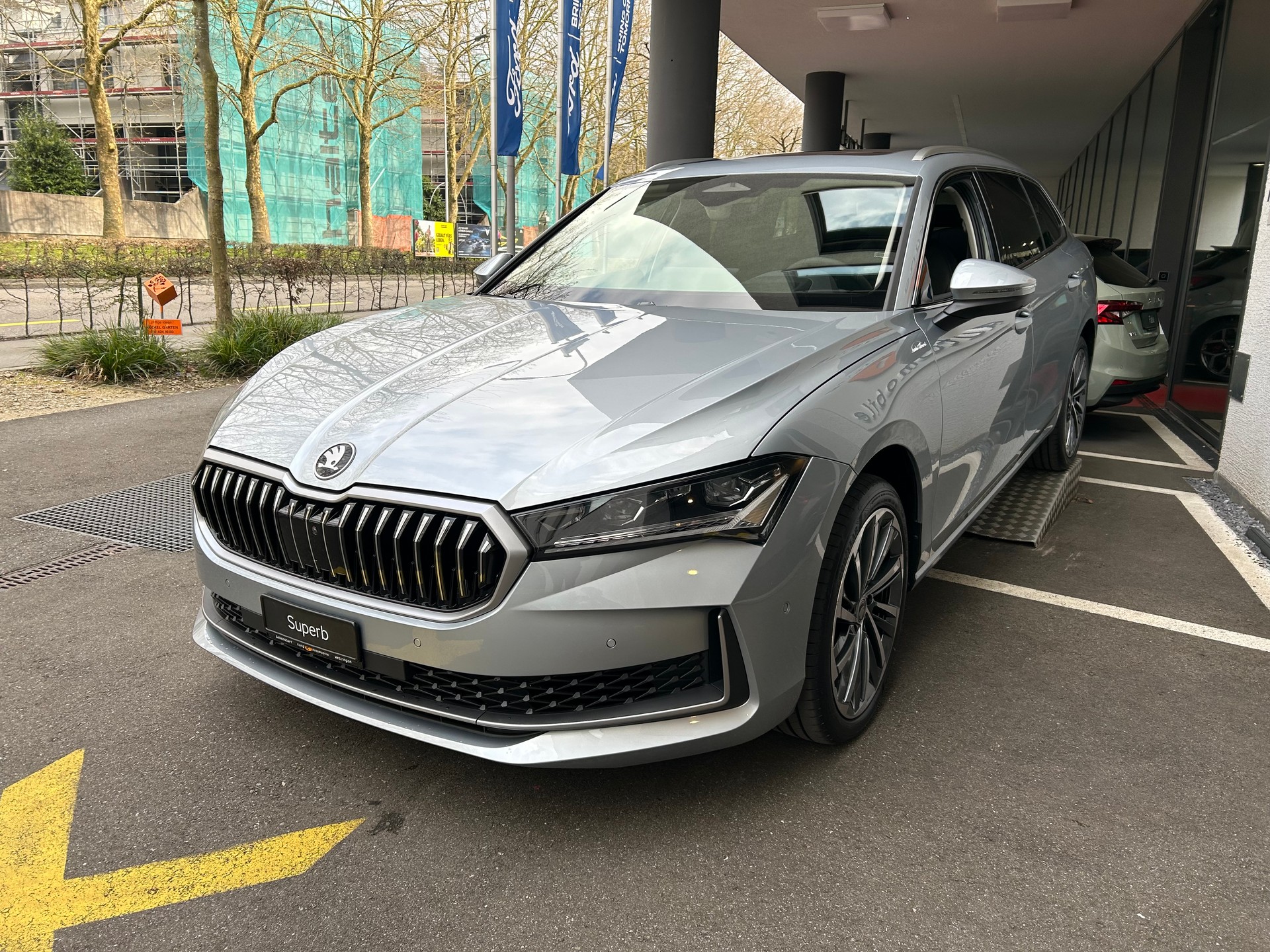 SKODA Superb Combi 2.0 TSI L&K 4x4 DSG-image-14