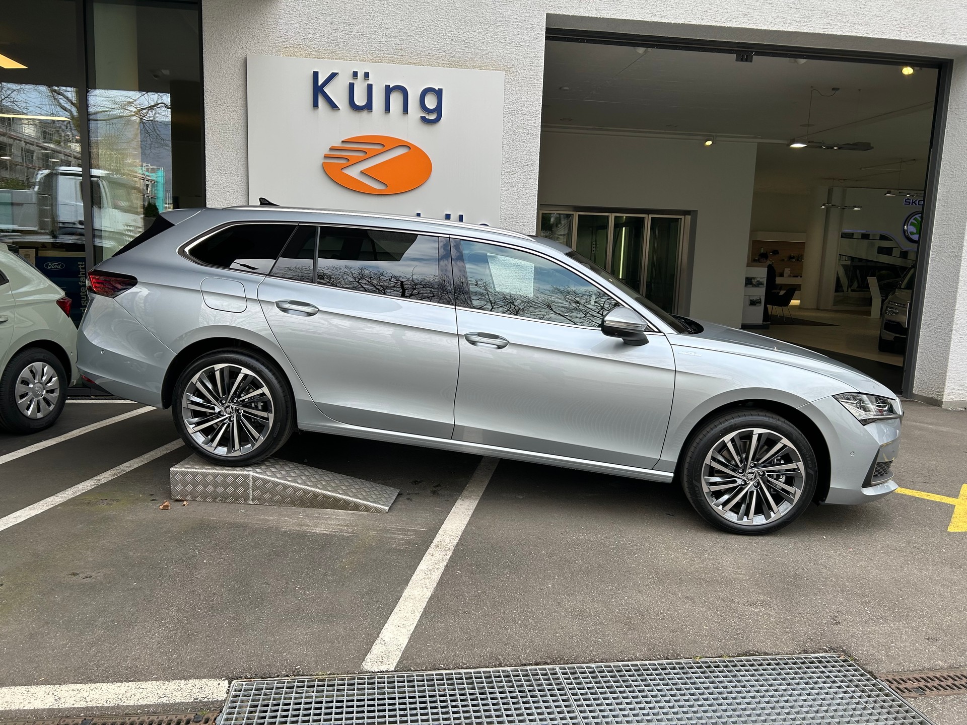 SKODA Superb Combi 2.0 TSI L&K 4x4 DSG-image-1