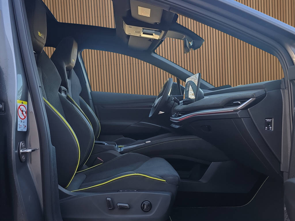 SKODA Enyaq IV RS 4x4 MAXX-image-13
