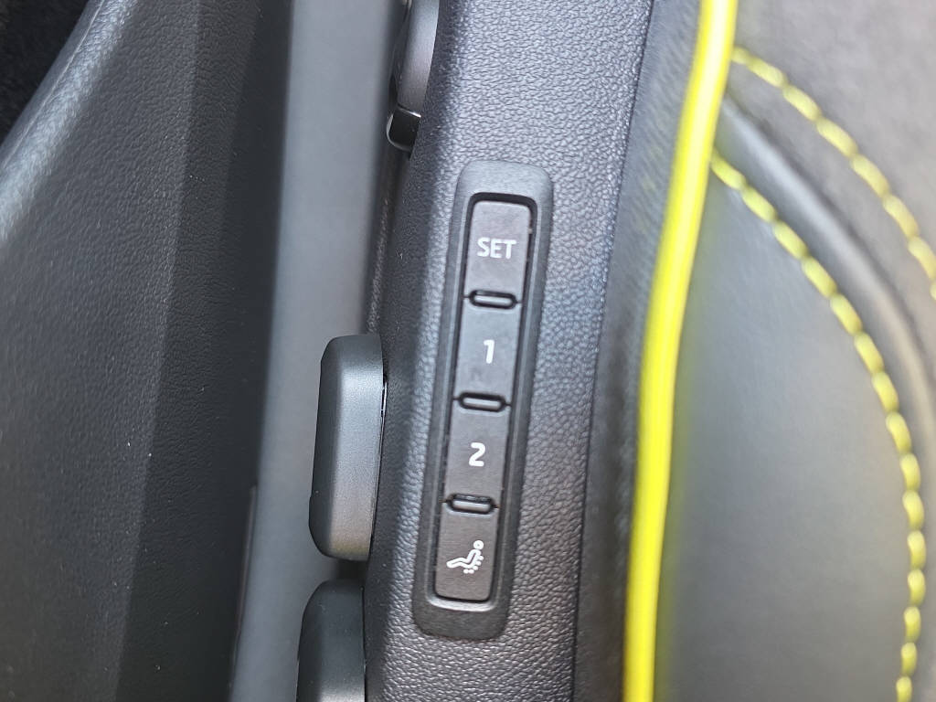 SKODA Enyaq IV RS 4x4 MAXX-image-23